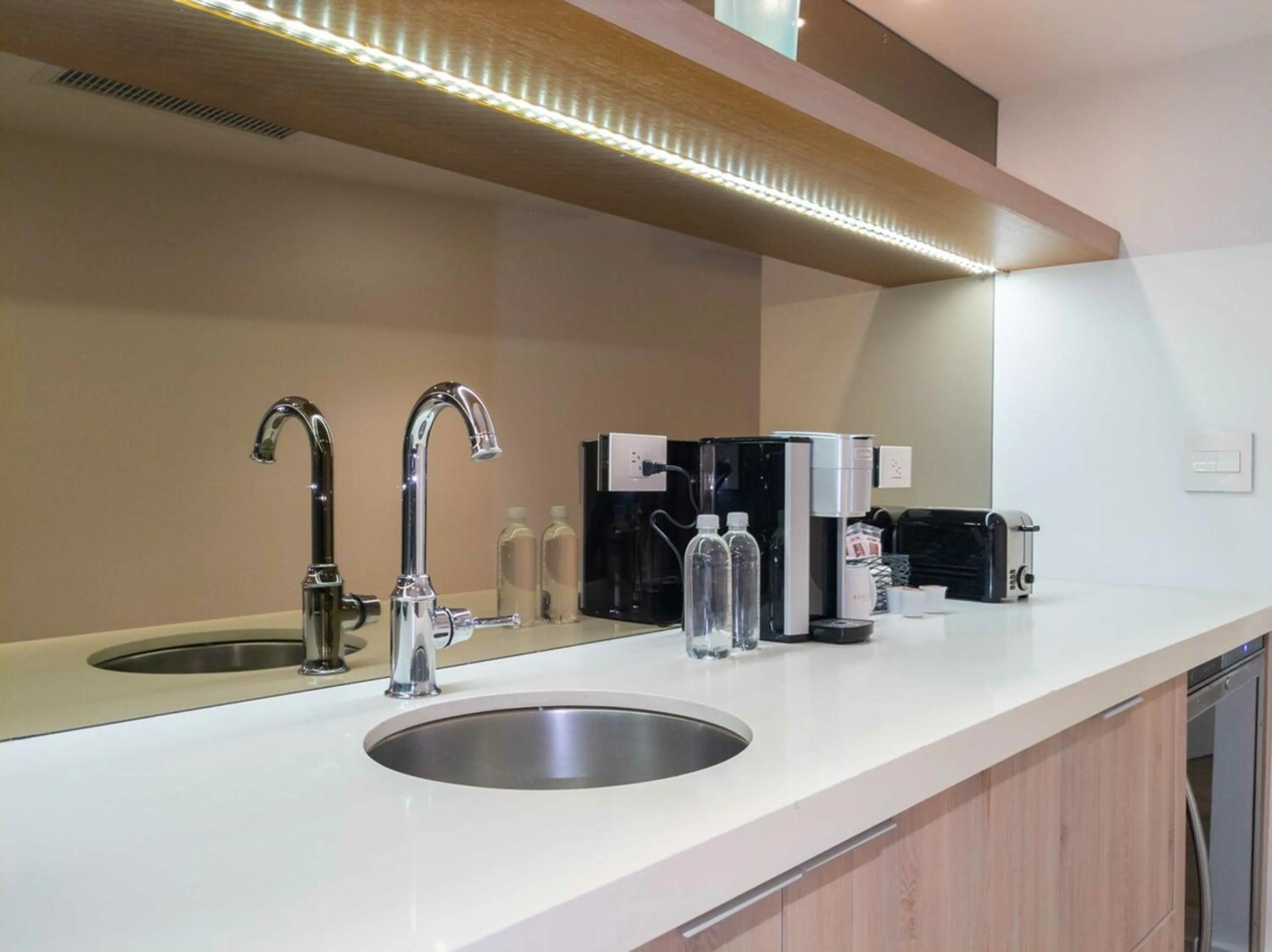 Kitchen or kitchenette in Bentley Hotel South Beach