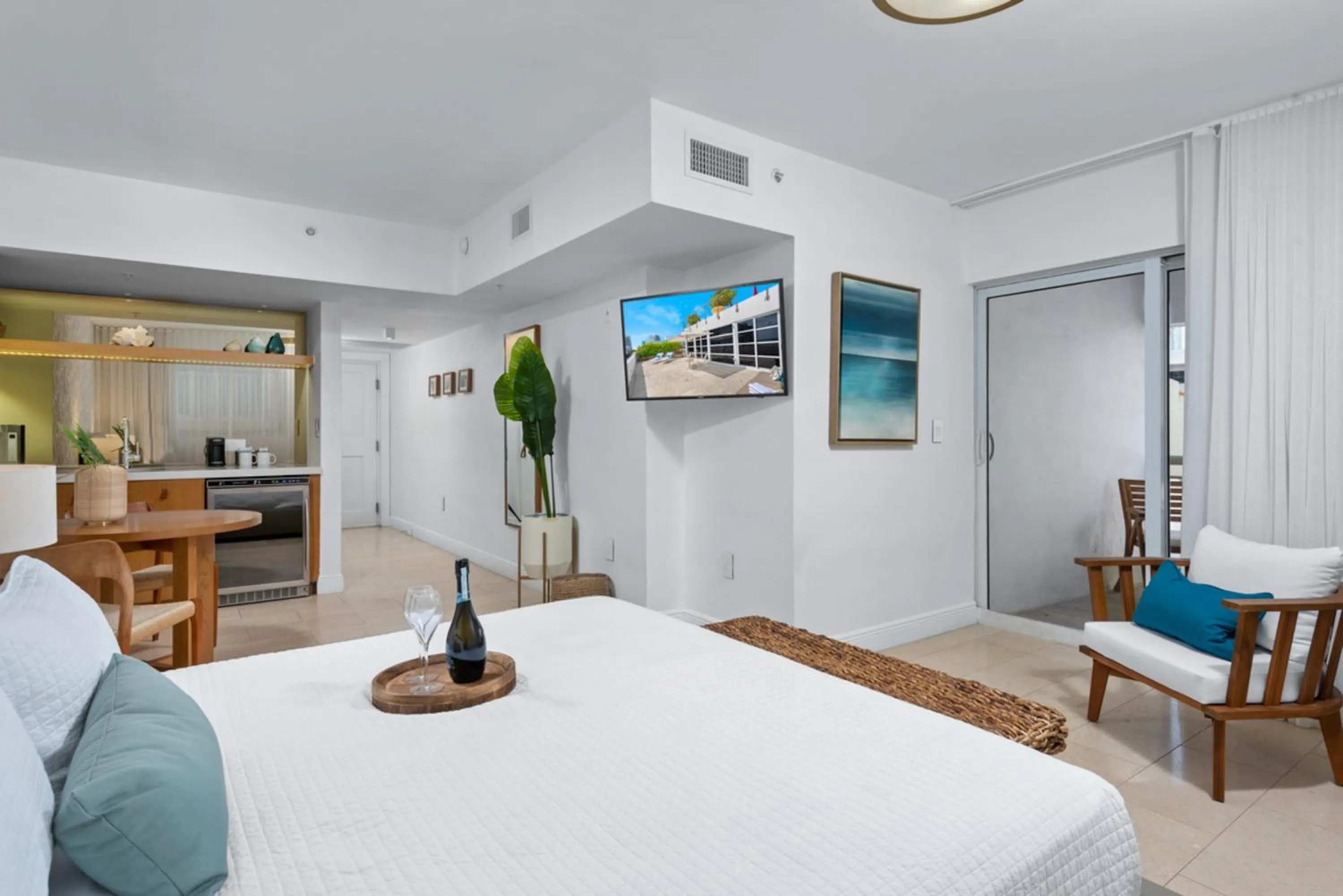 Bedroom, Bed in Bentley Hotel South Beach