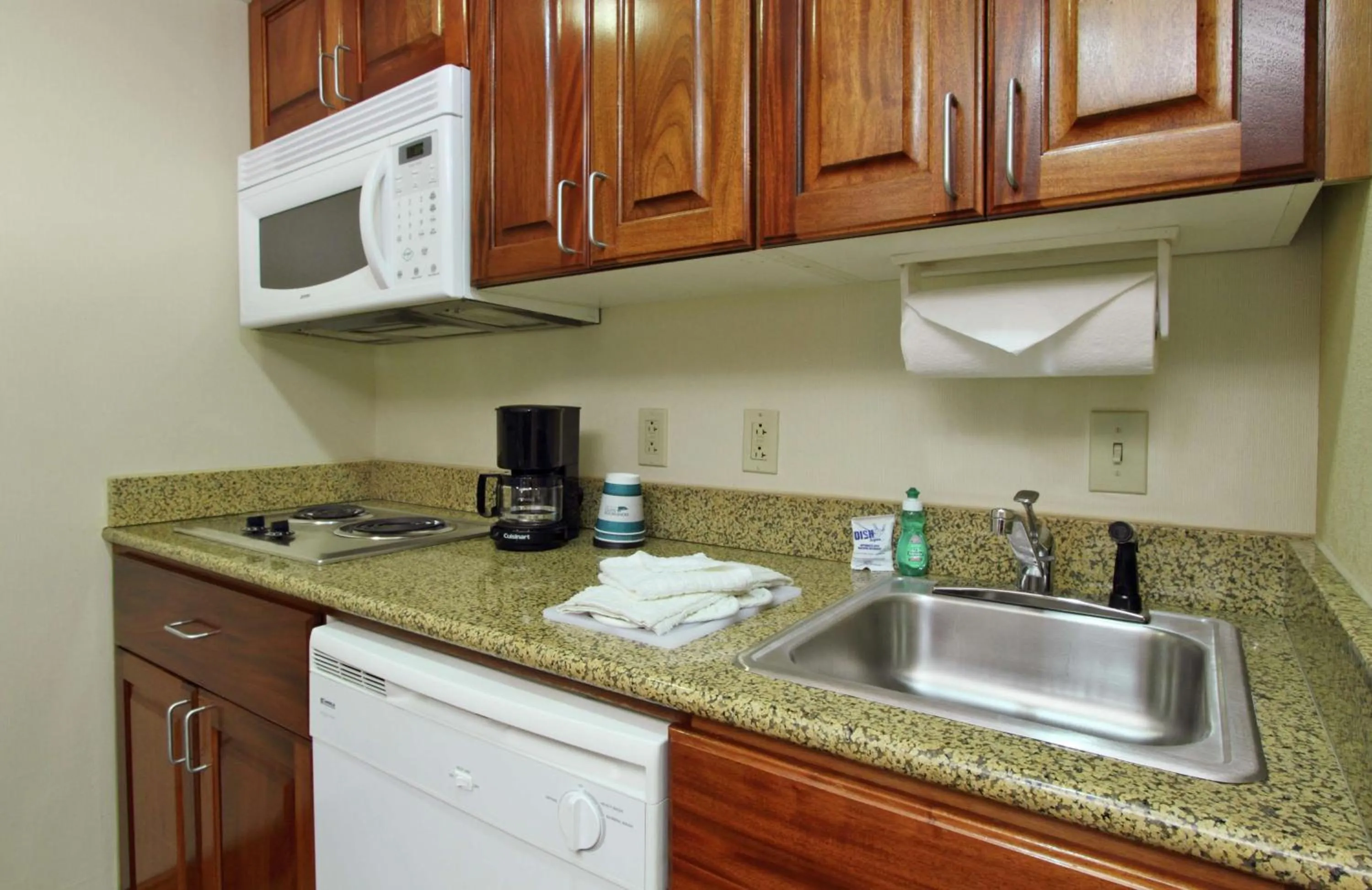 Kitchen or kitchenette in Homewood Suites by Hilton Chesapeake - Greenbrier