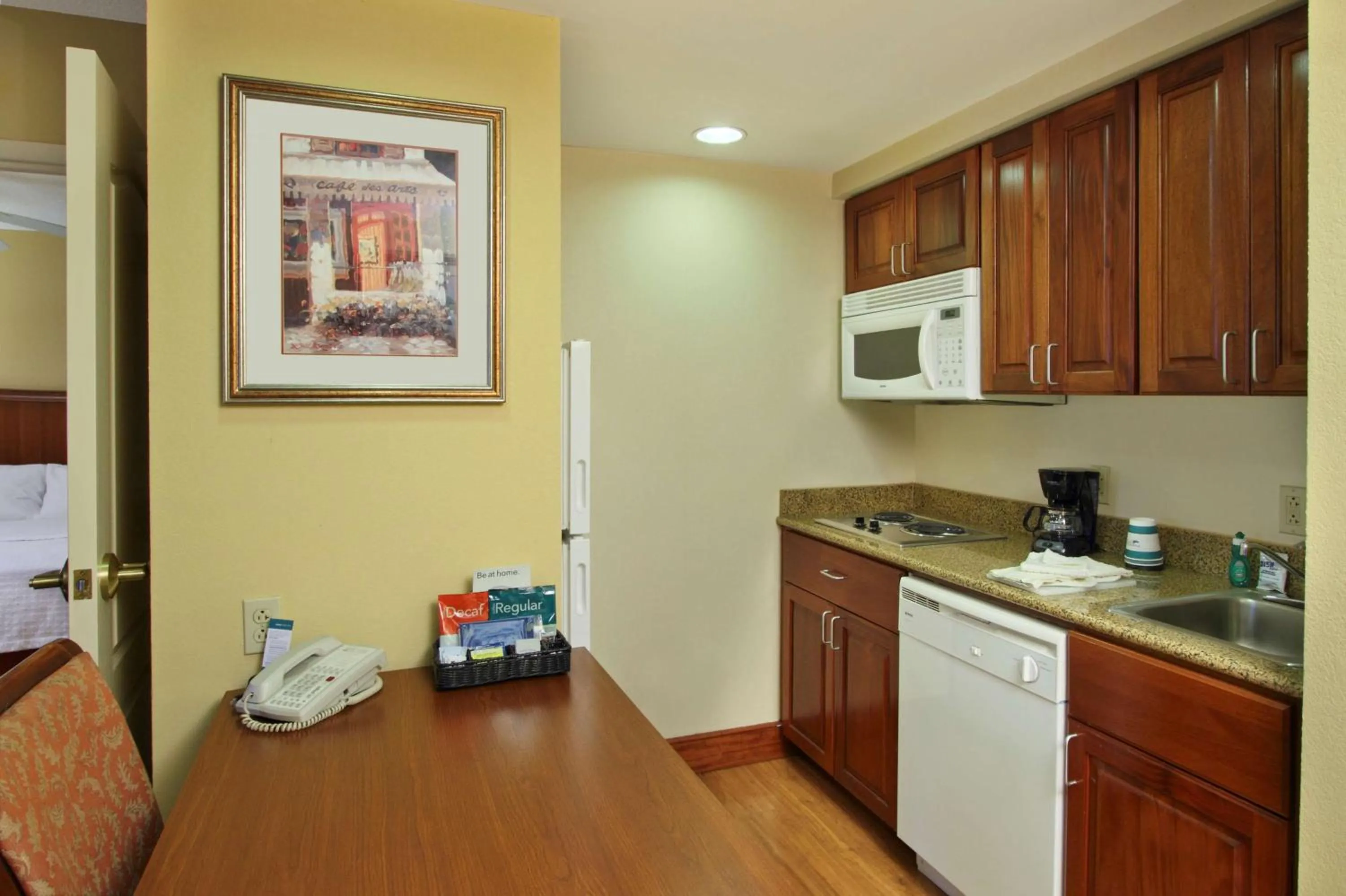 Kitchen or kitchenette in Homewood Suites by Hilton Chesapeake - Greenbrier