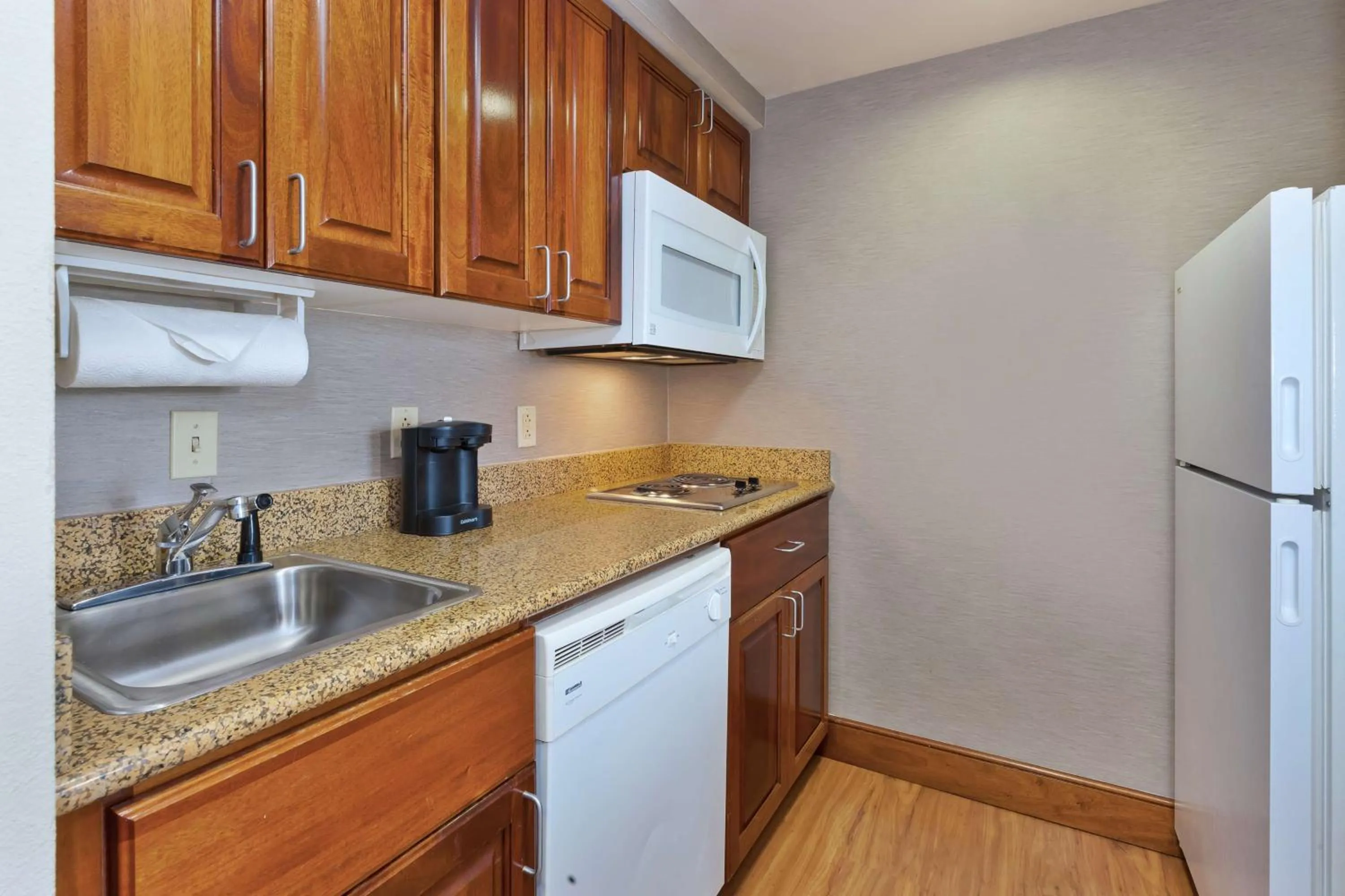 Kitchen or kitchenette in Homewood Suites by Hilton Chesapeake - Greenbrier