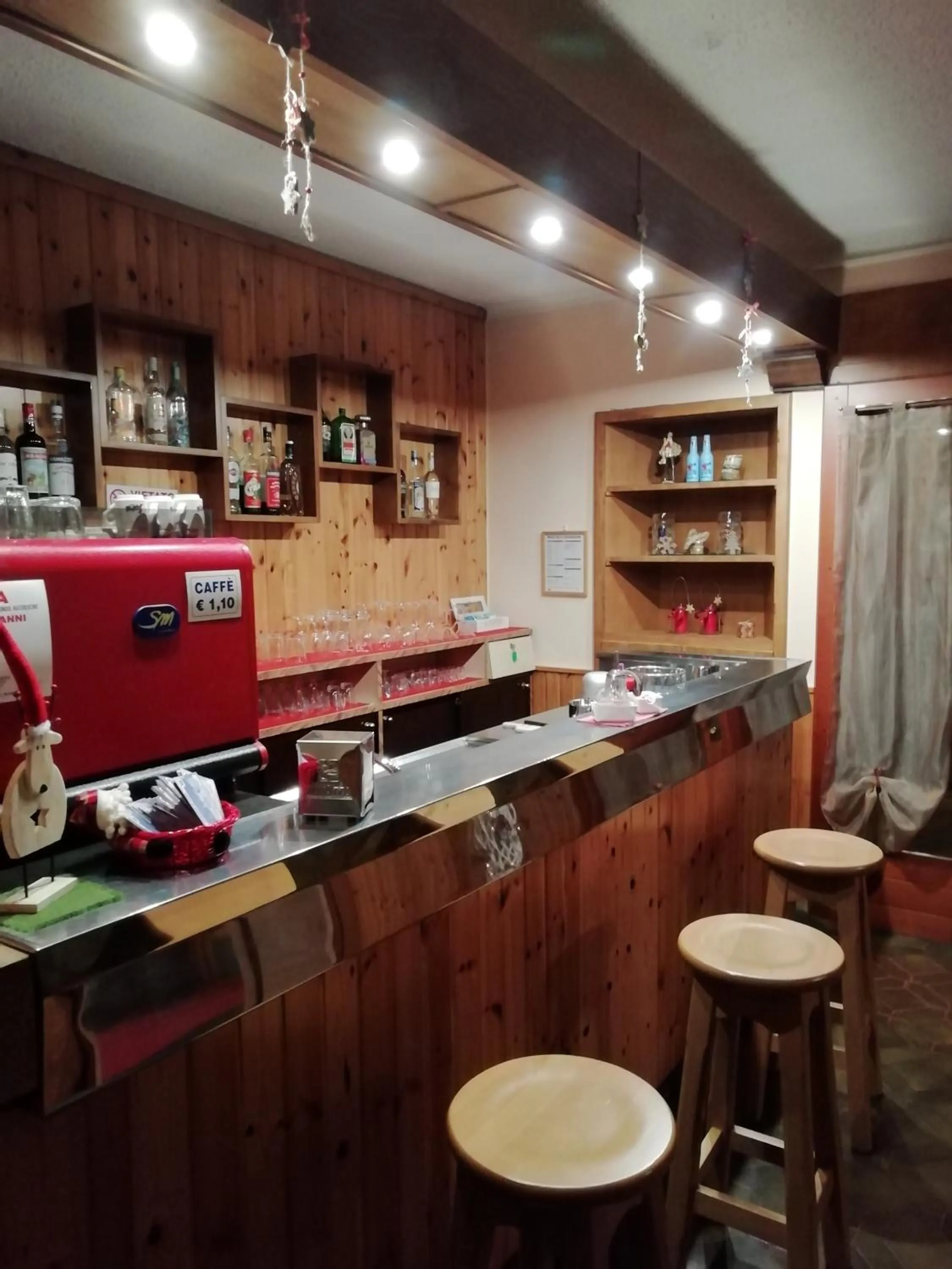 Lounge or bar in Hotel Miramonti