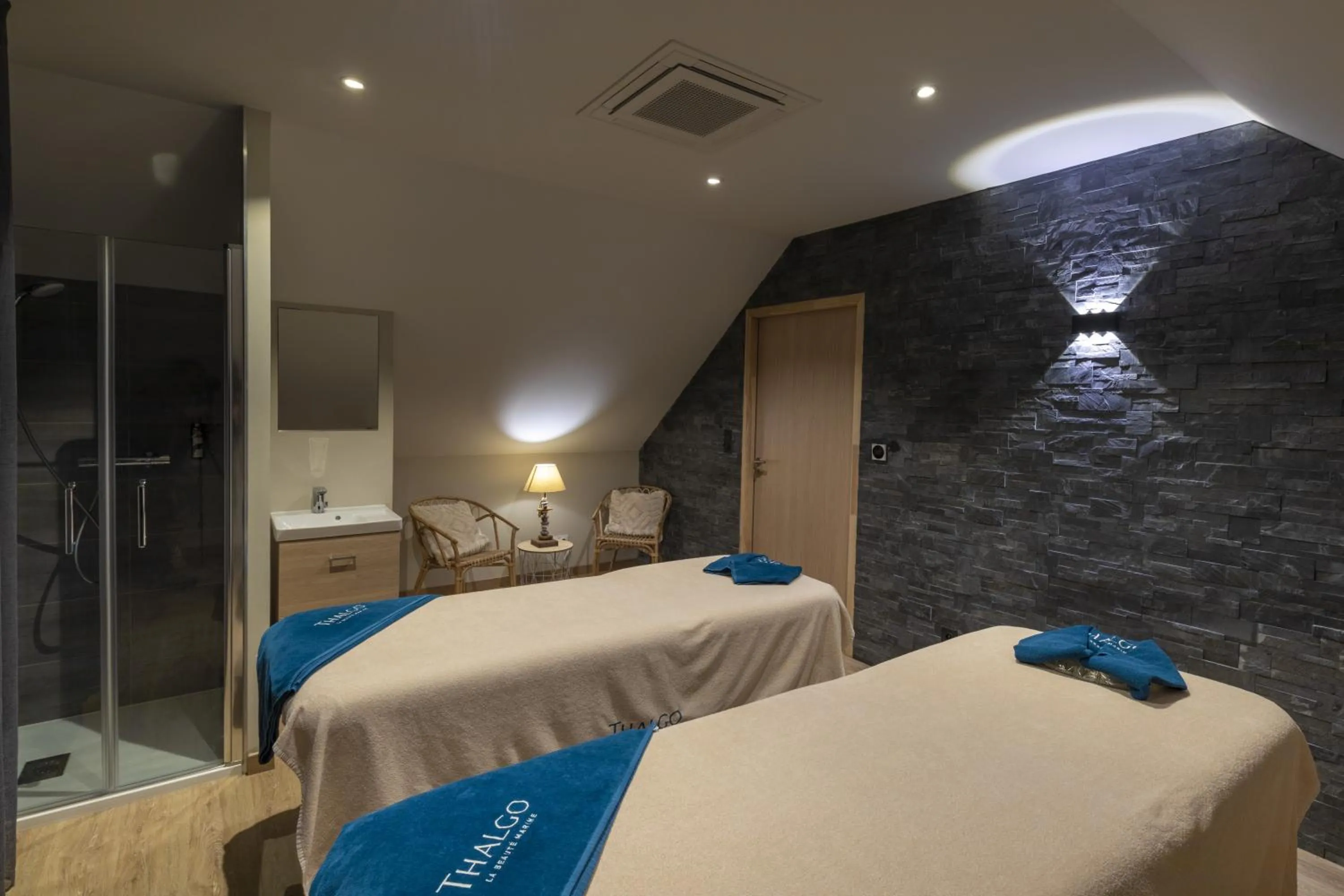 Spa and wellness centre/facilities, Bed in Hôtel L'Escale - Piscine & SPA