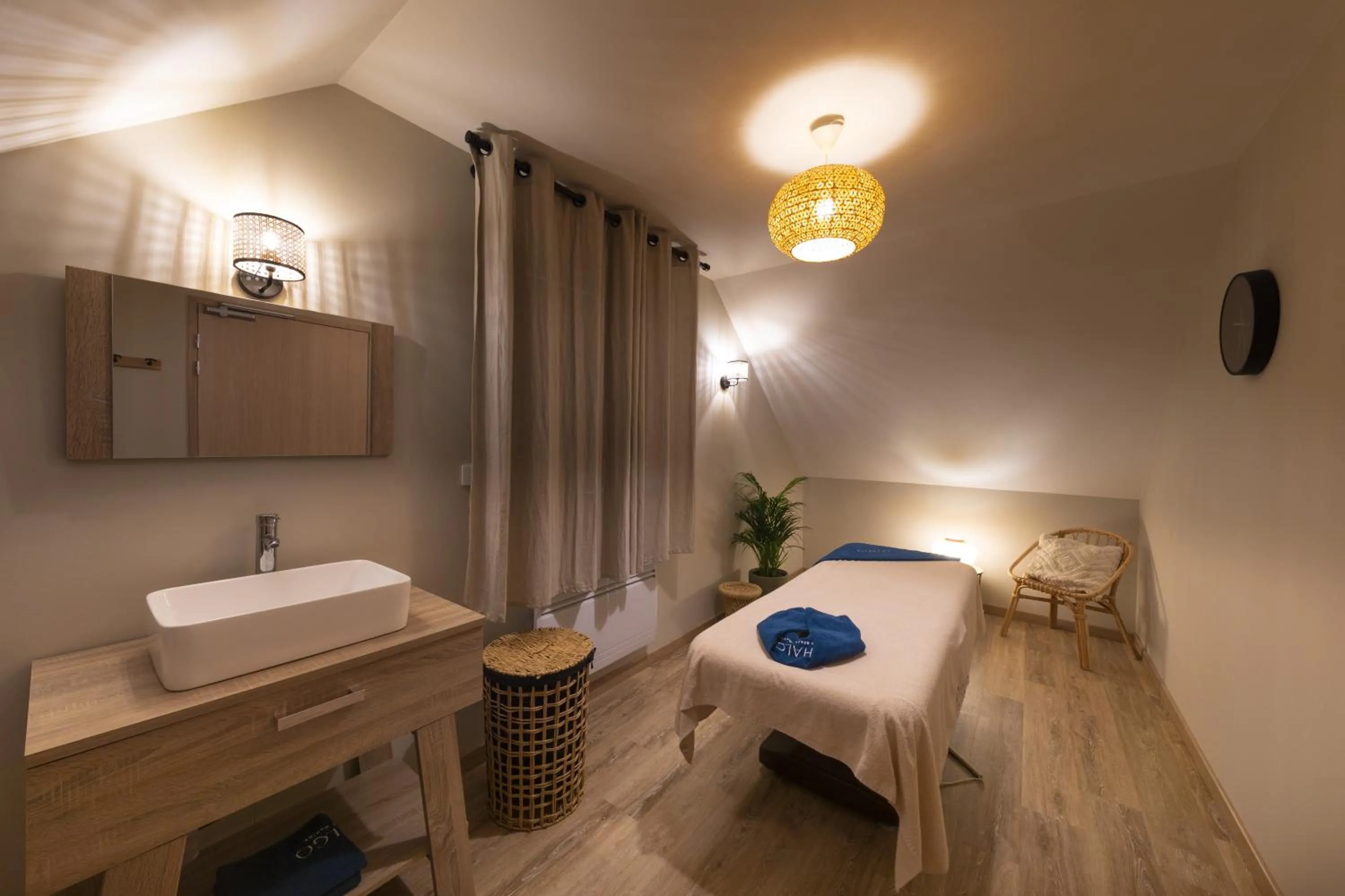 Massage in Hôtel L'Escale - Piscine & SPA