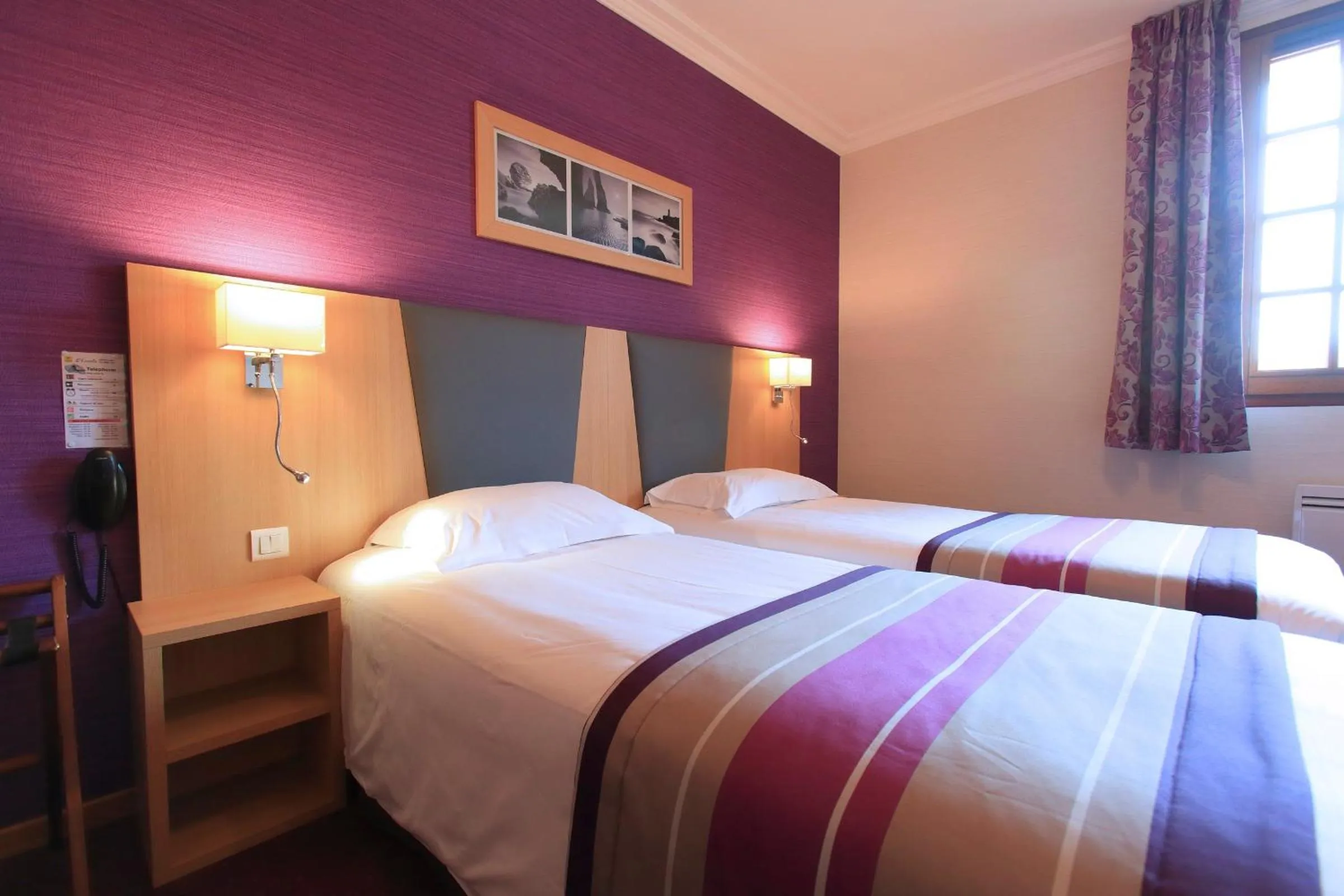 Bedroom, Bed in Hôtel L'Escale - Piscine & SPA