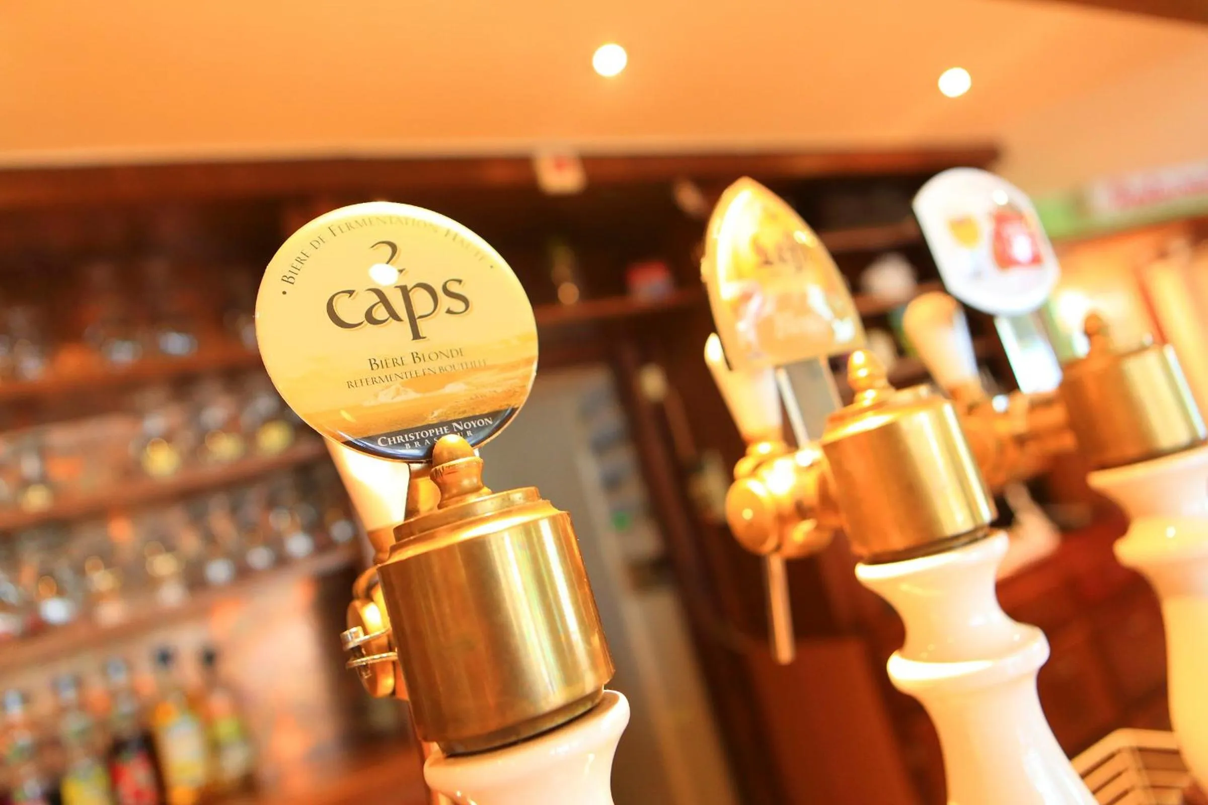 Alcoholic drinks in Hôtel L'Escale - Piscine & SPA