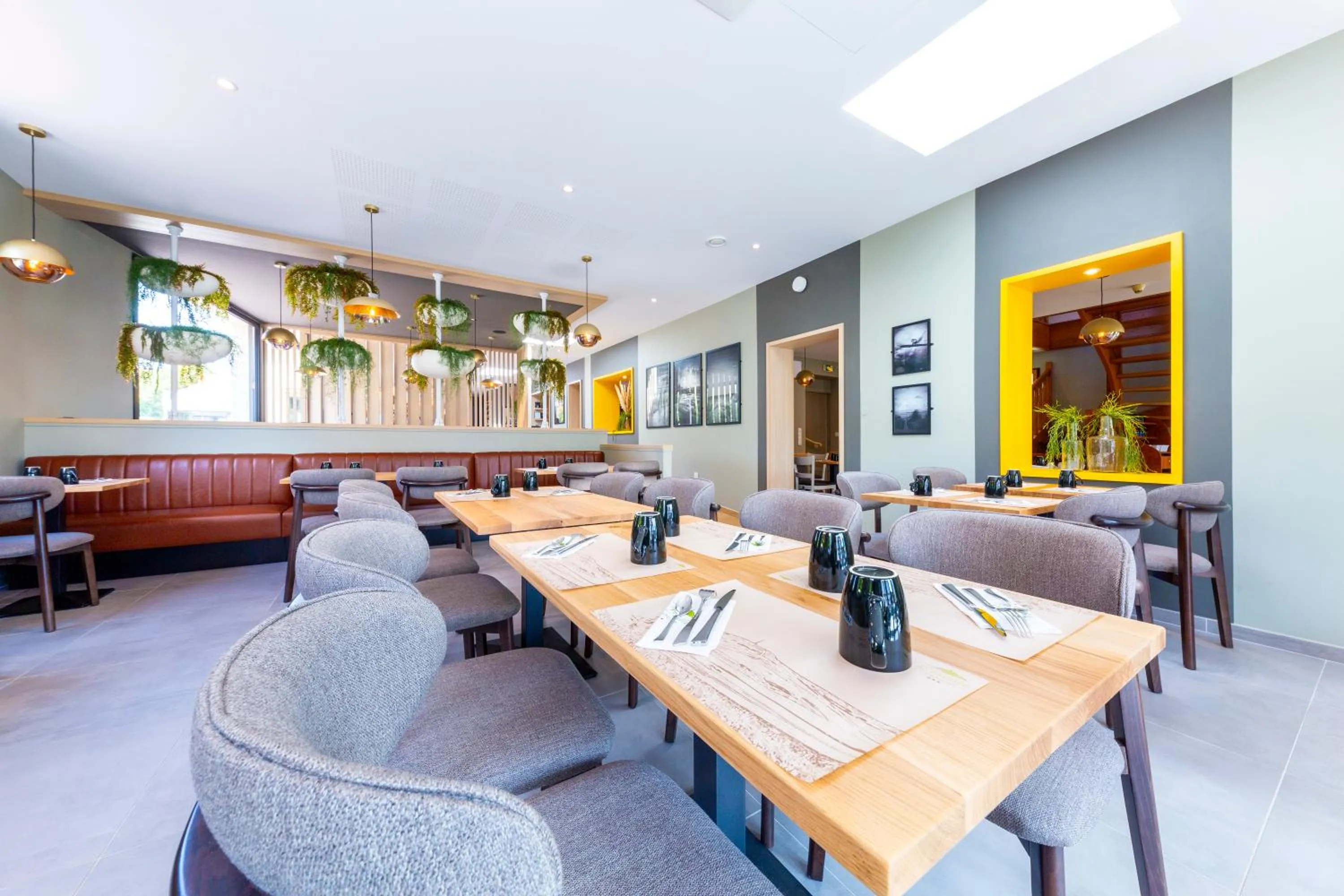 Breakfast in Hôtel L'Escale - Piscine & SPA