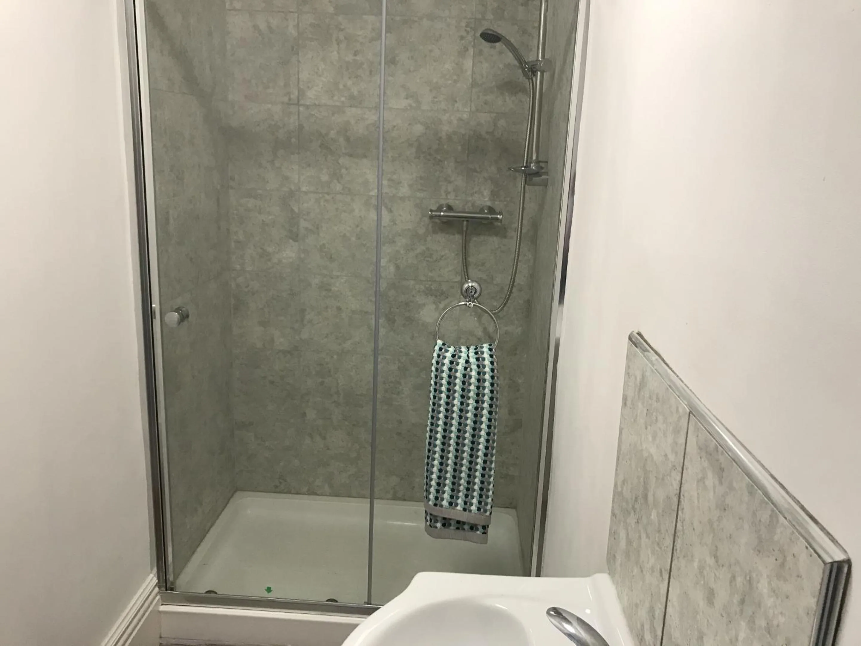 Bedroom in The Dalbury and Palmer Hotel with FREE PARKING