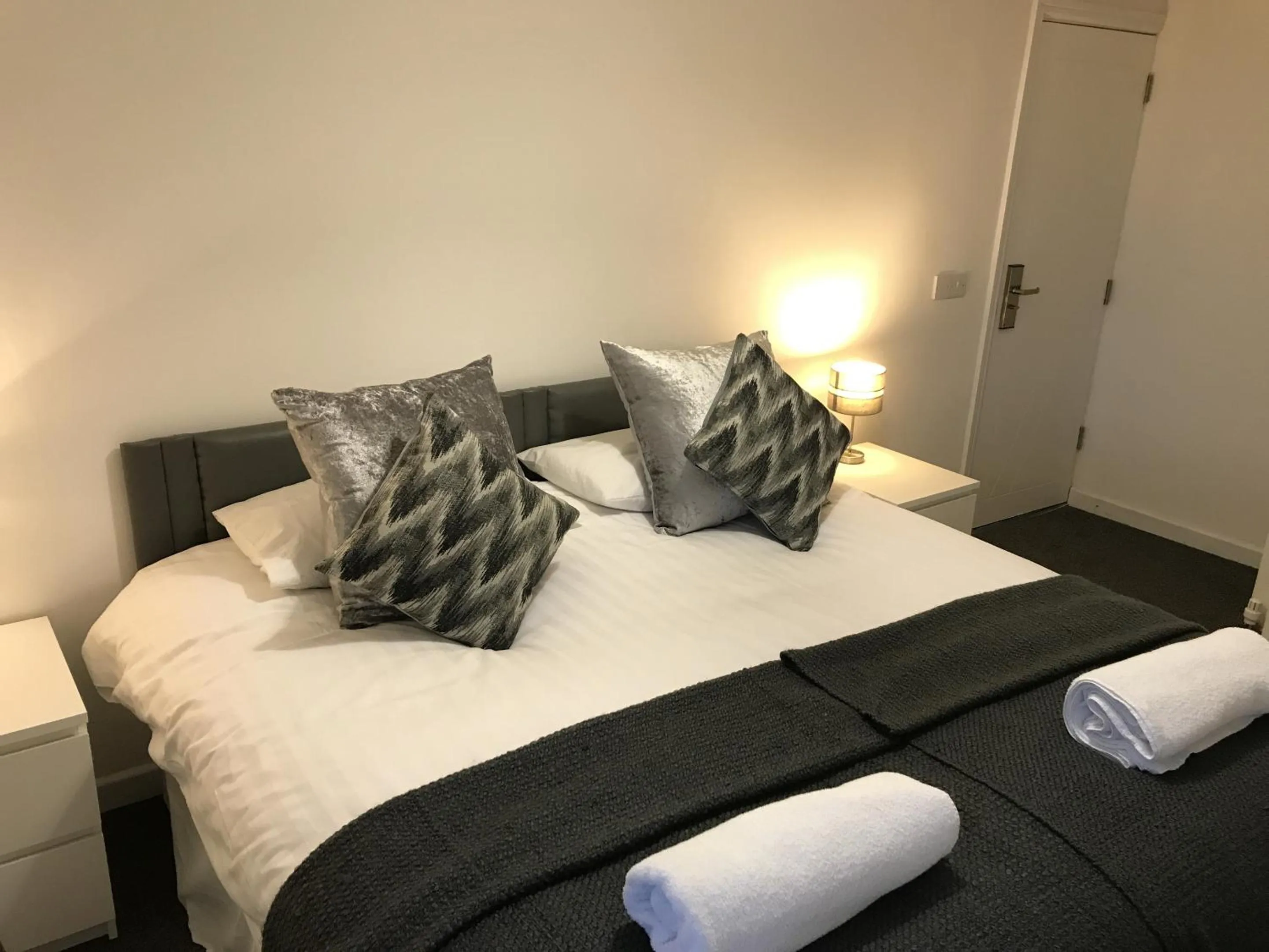 Bedroom, Bed in The Dalbury and Palmer Hotel with FREE PARKING