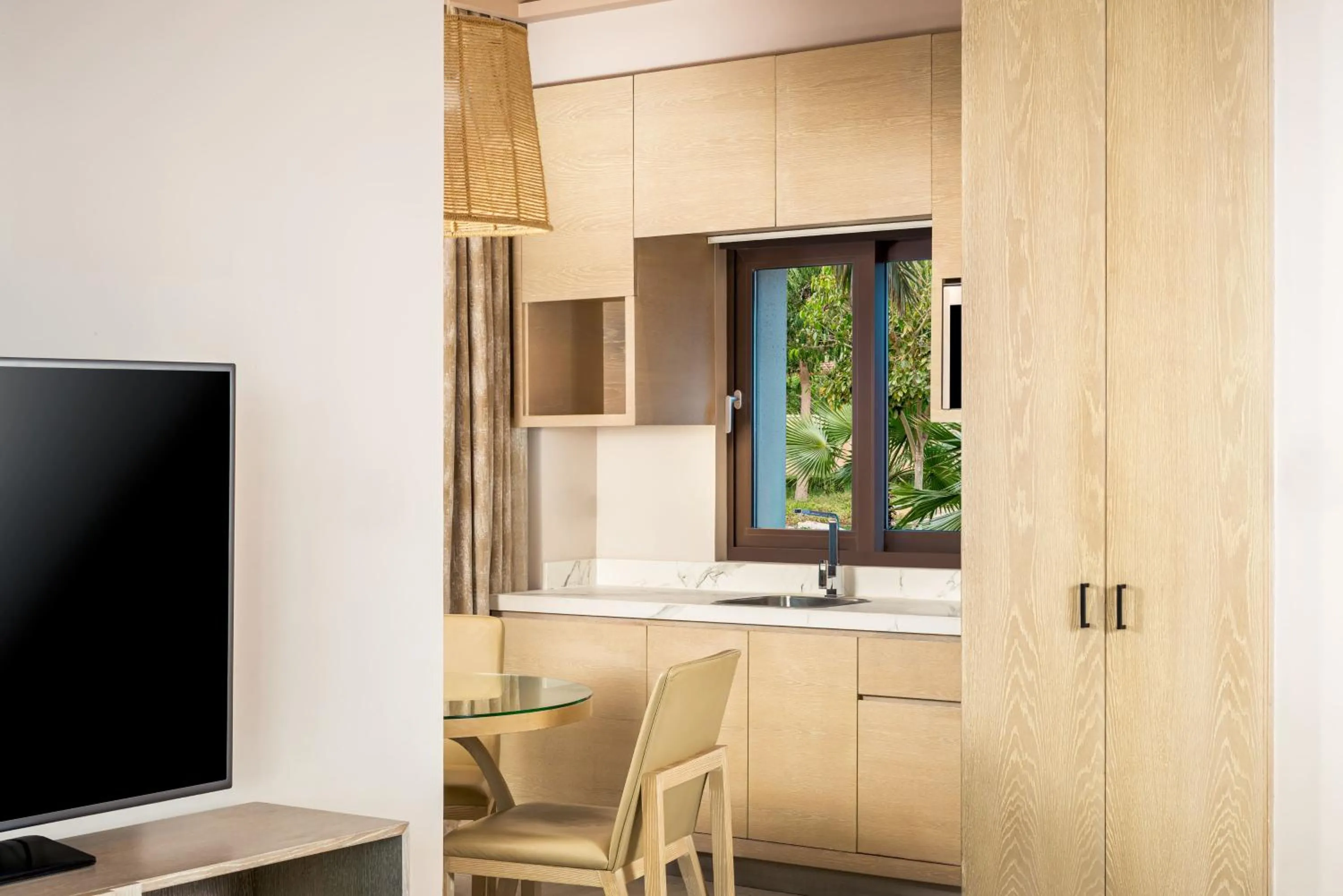 TV and multimedia in Saadiyat Rotana Resort and Villas