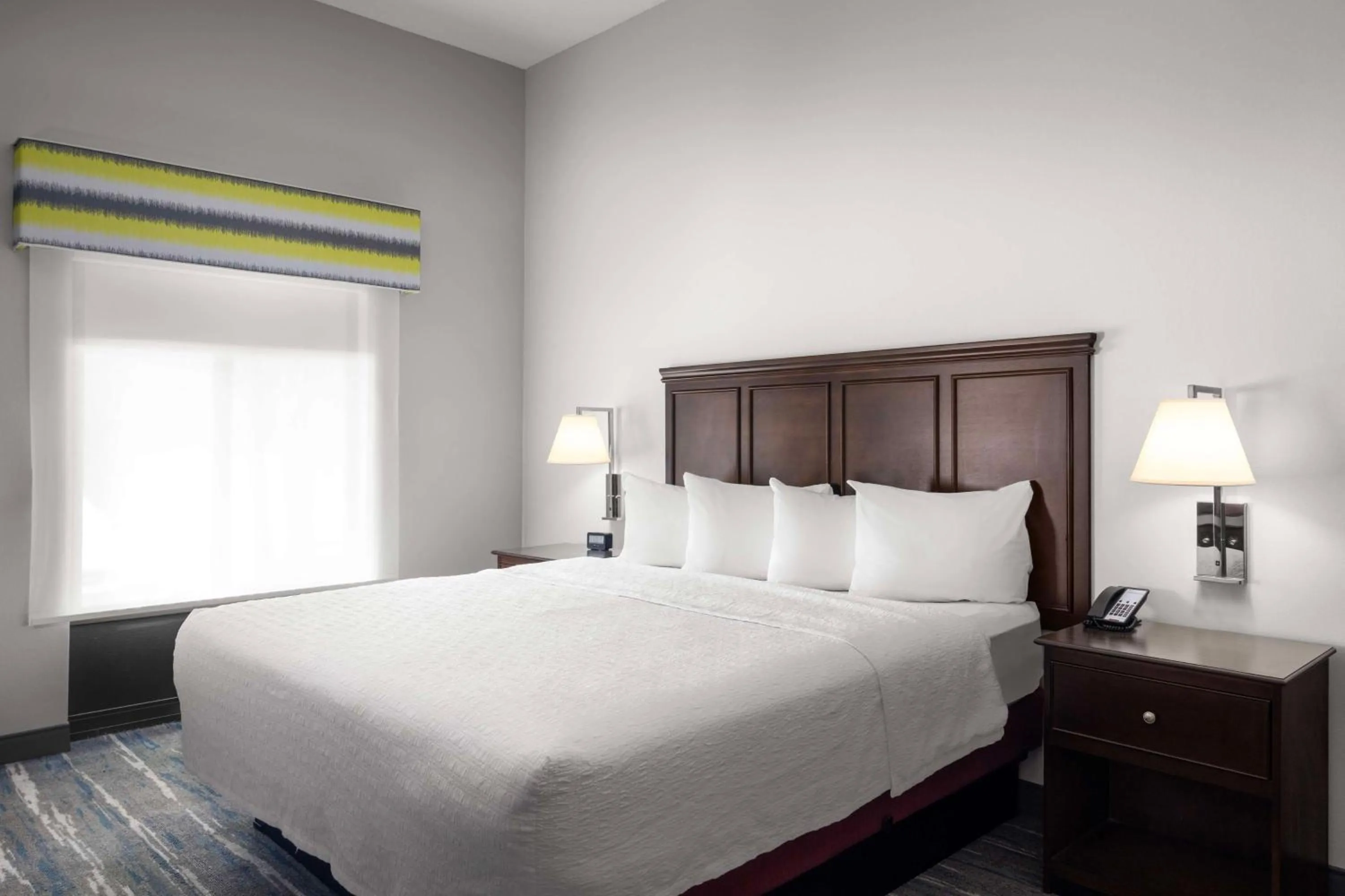 Bed in Hampton Inn & Suites Birmingham/280 East-Eagle Point