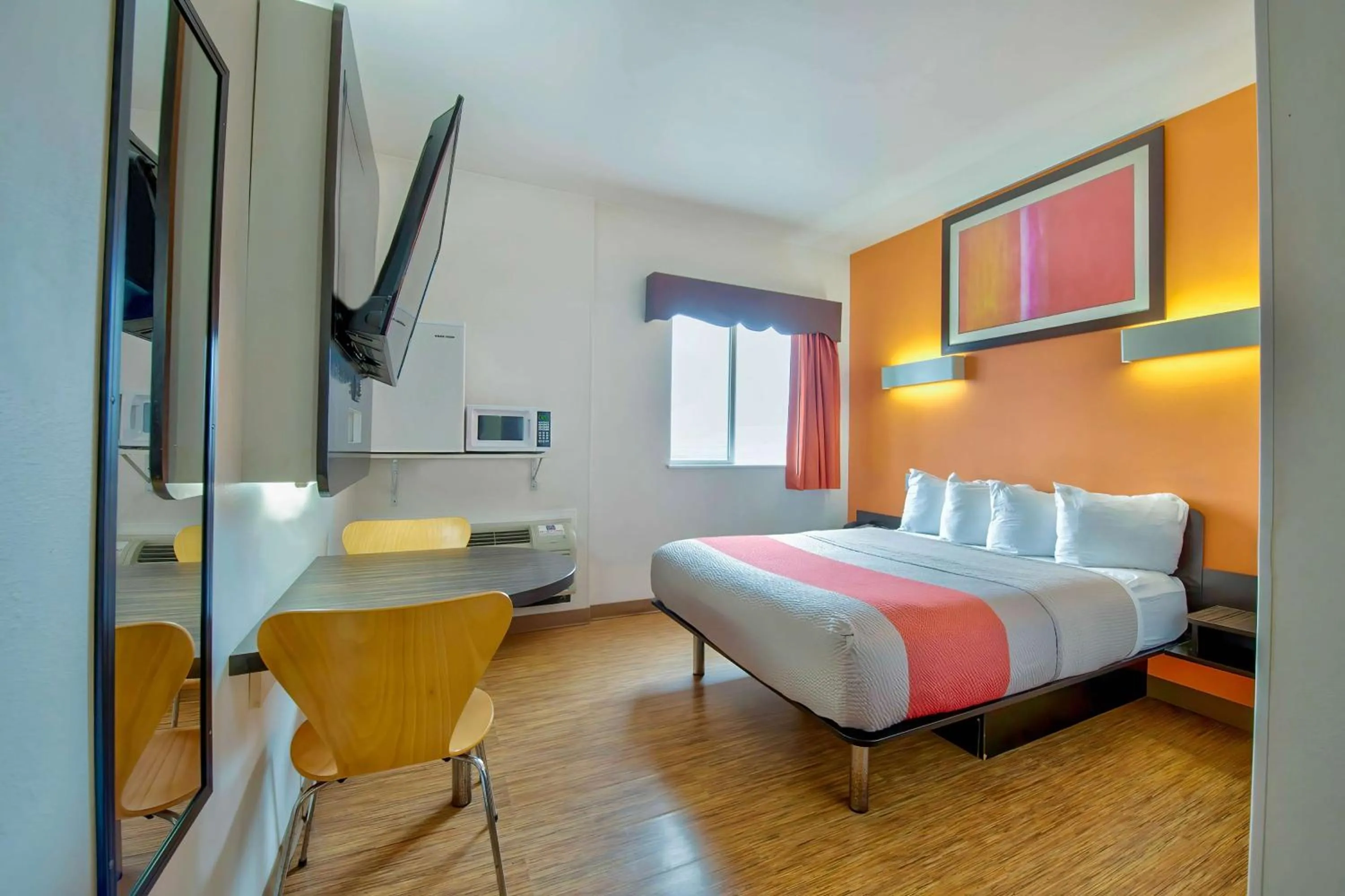 Bedroom, Bed in Motel 6-Eagle Pass, TX - Lakeside