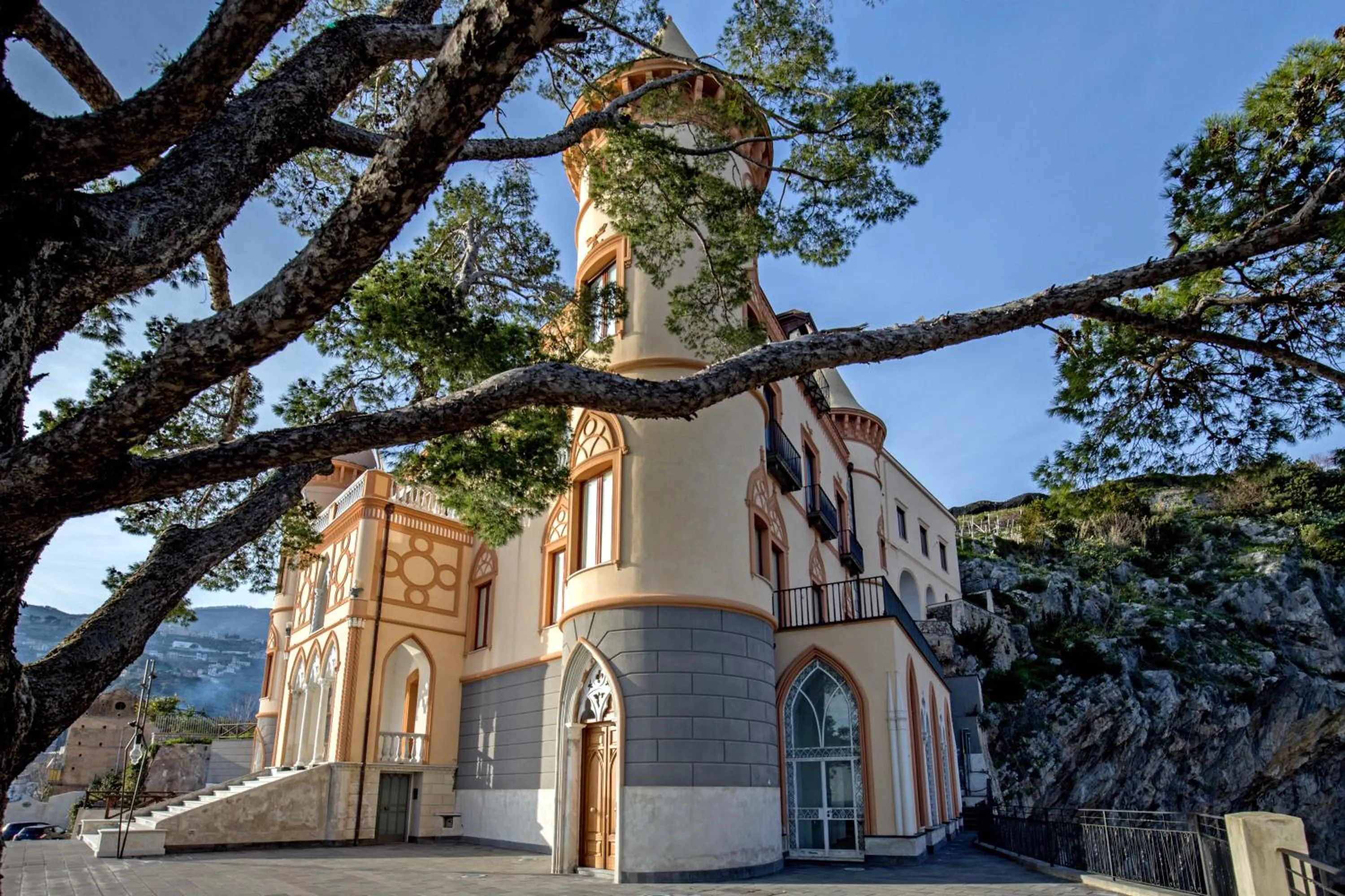 Starhost - CASTLE MEZZACAPO seaview terrace, garden and parking