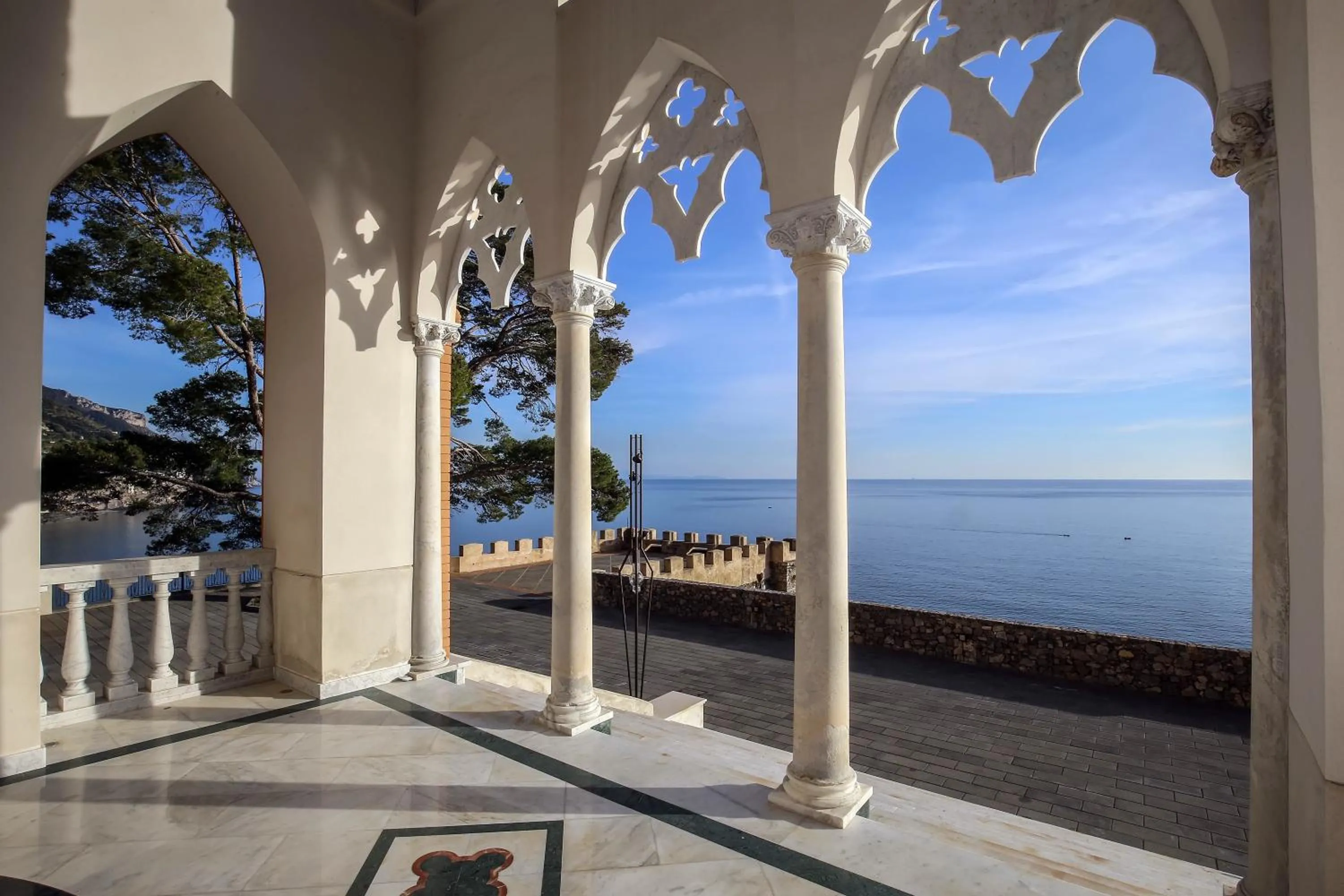 Starhost - CASTLE MEZZACAPO seaview terrace, garden and parking