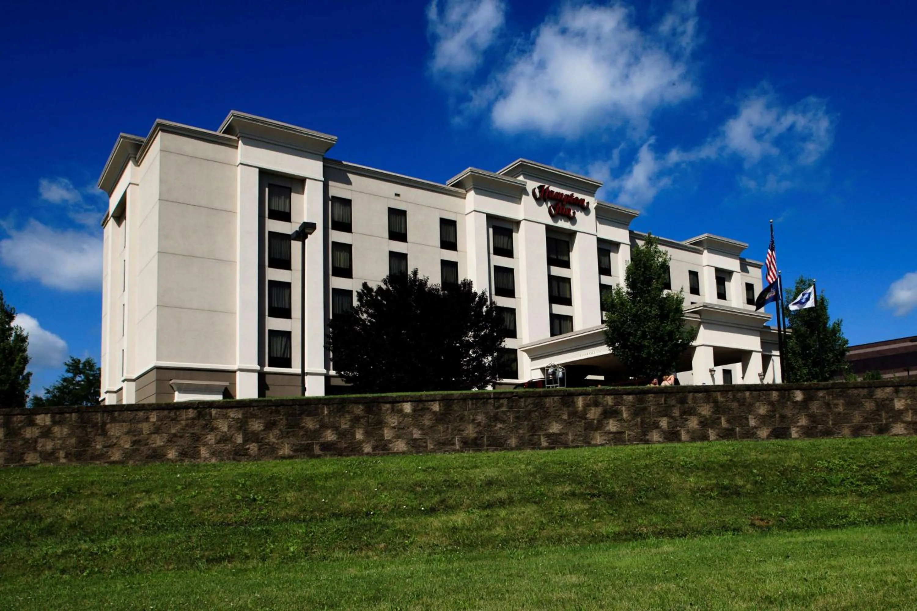 Property building in Hampton Inn Easton
