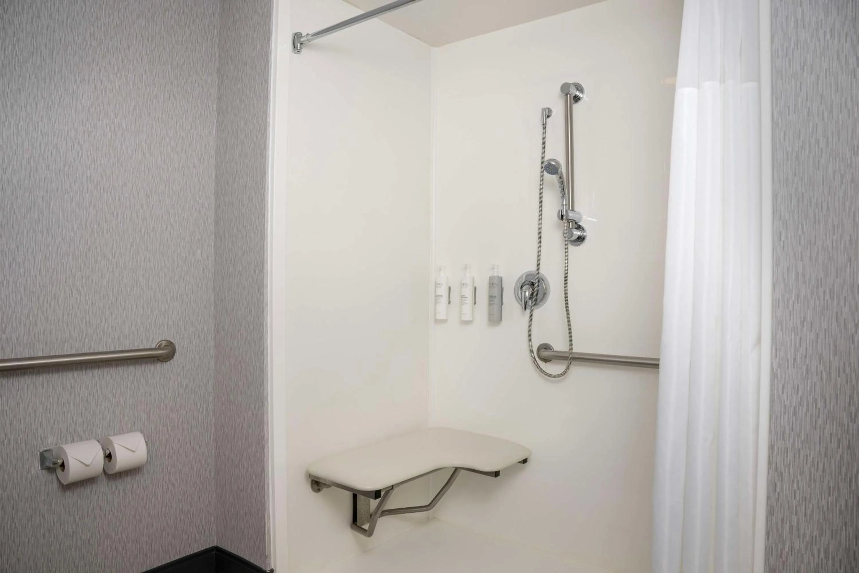 Bathroom in Hampton Inn Easton