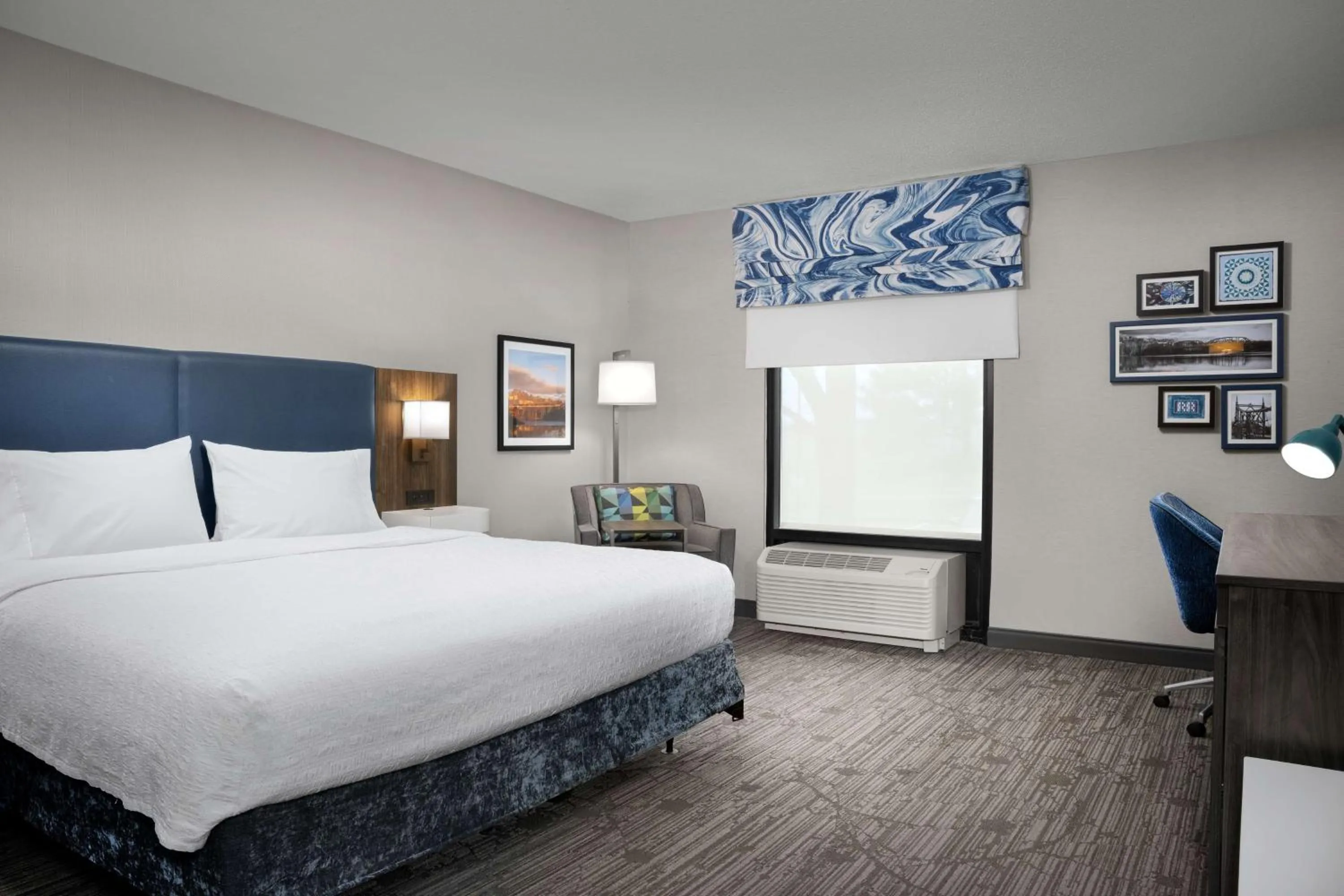 Bed in Hampton Inn Easton