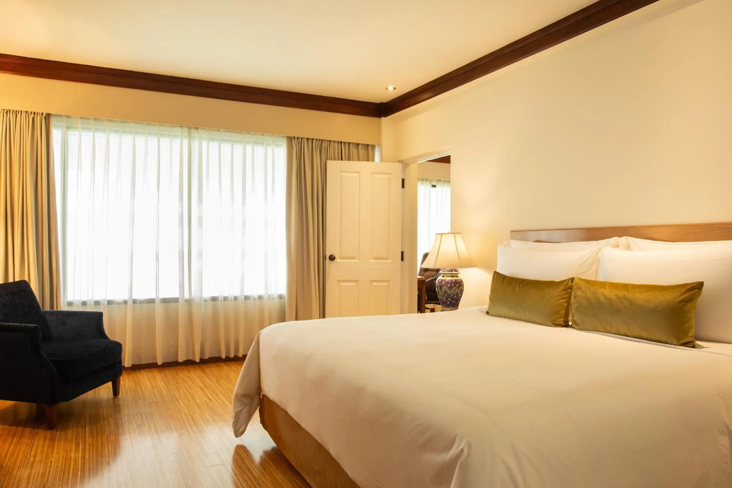 Bedroom, Bed in Anantara Siam Bangkok Hotel