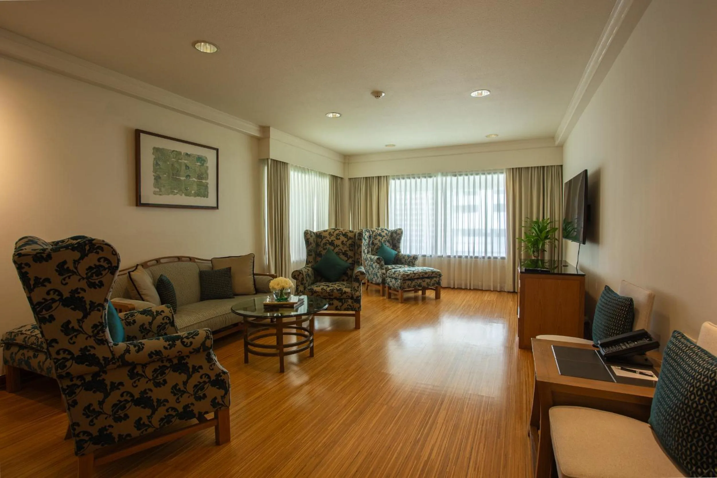 Living room in Anantara Siam Bangkok Hotel