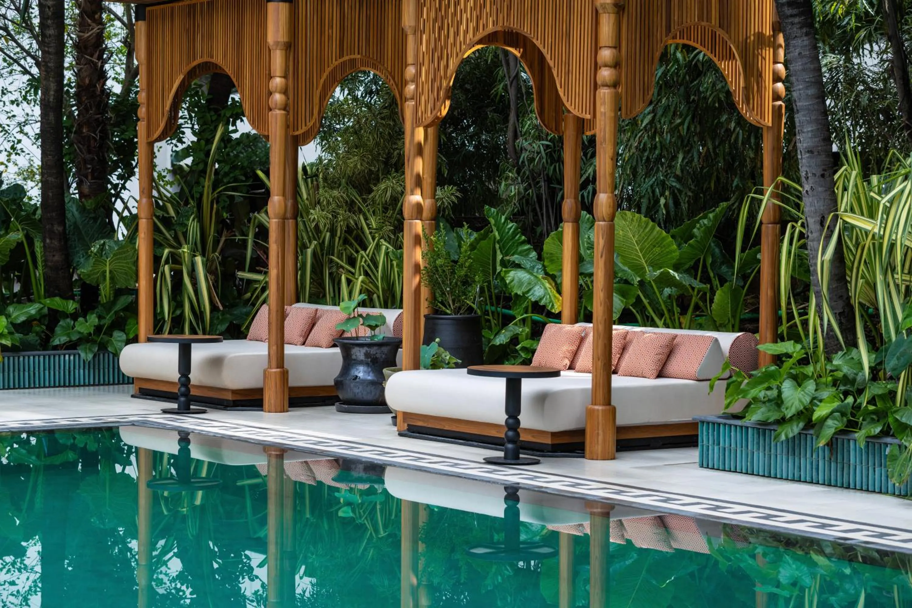 Swimming pool in Anantara Siam Bangkok Hotel