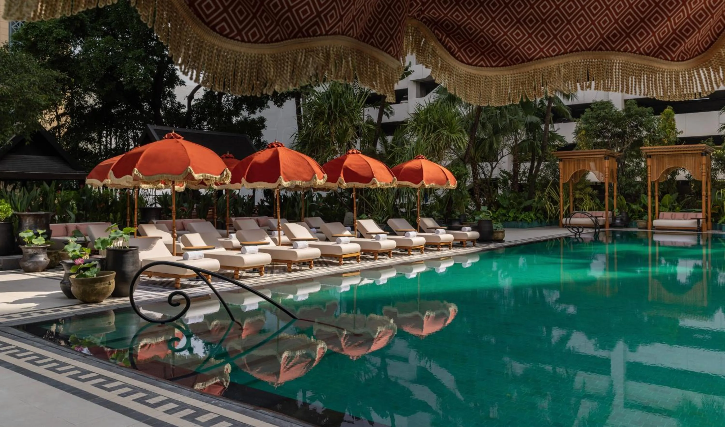 Swimming pool in Anantara Siam Bangkok Hotel