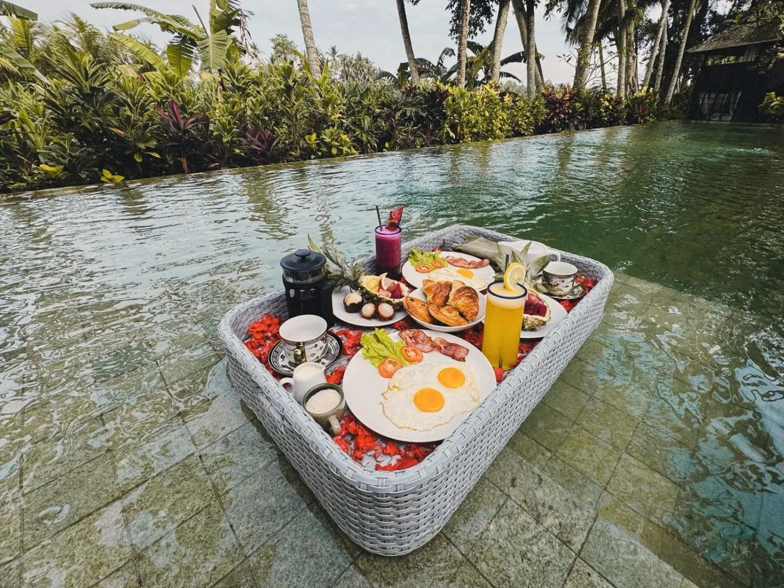 Food and drinks in Villa Pantulan Bali