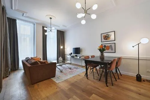 6 rooms Votivpark