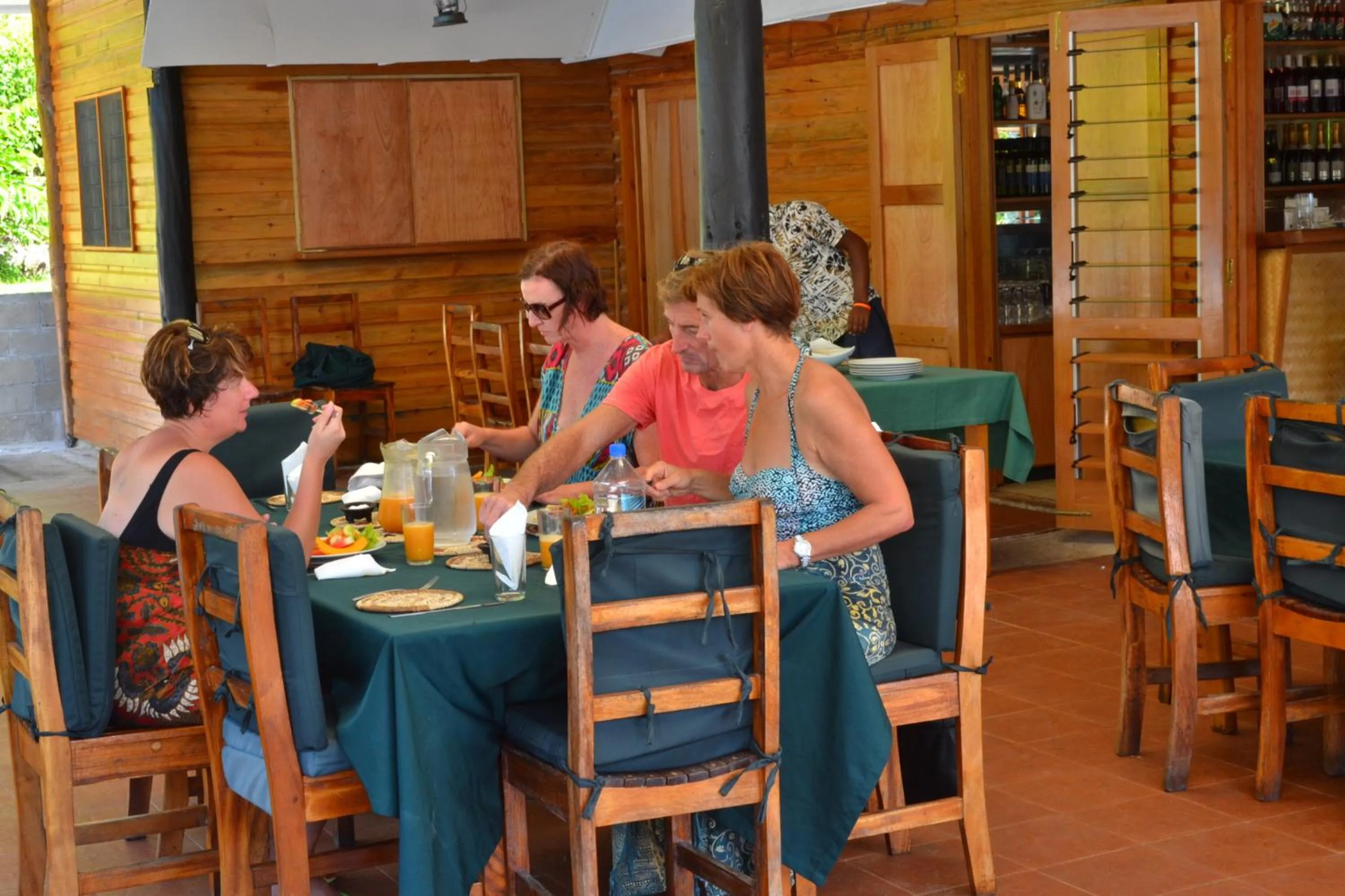 Restaurant/places to eat in Daku Resort