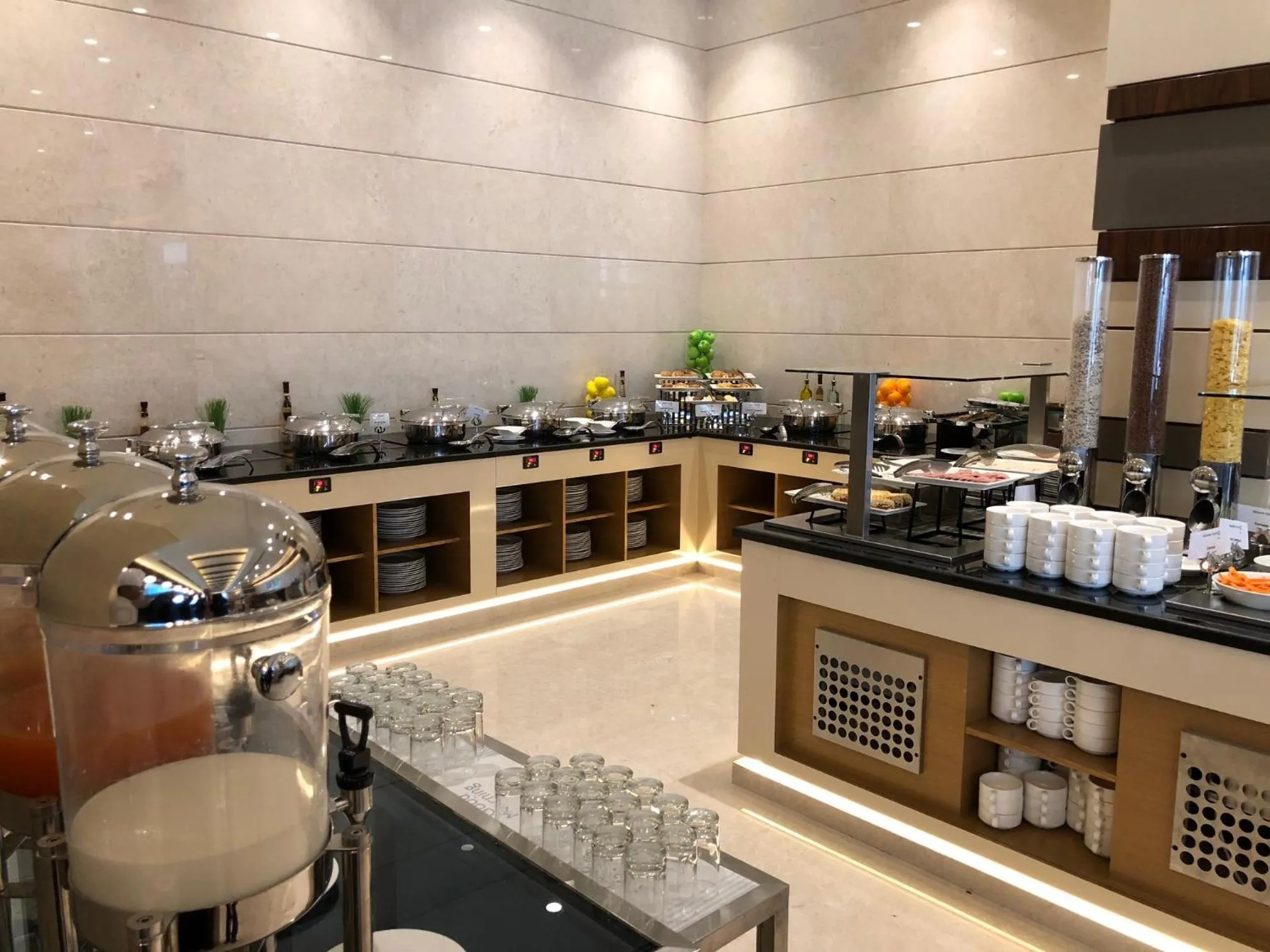 Breakfast in Golden Tulip Media Hotel