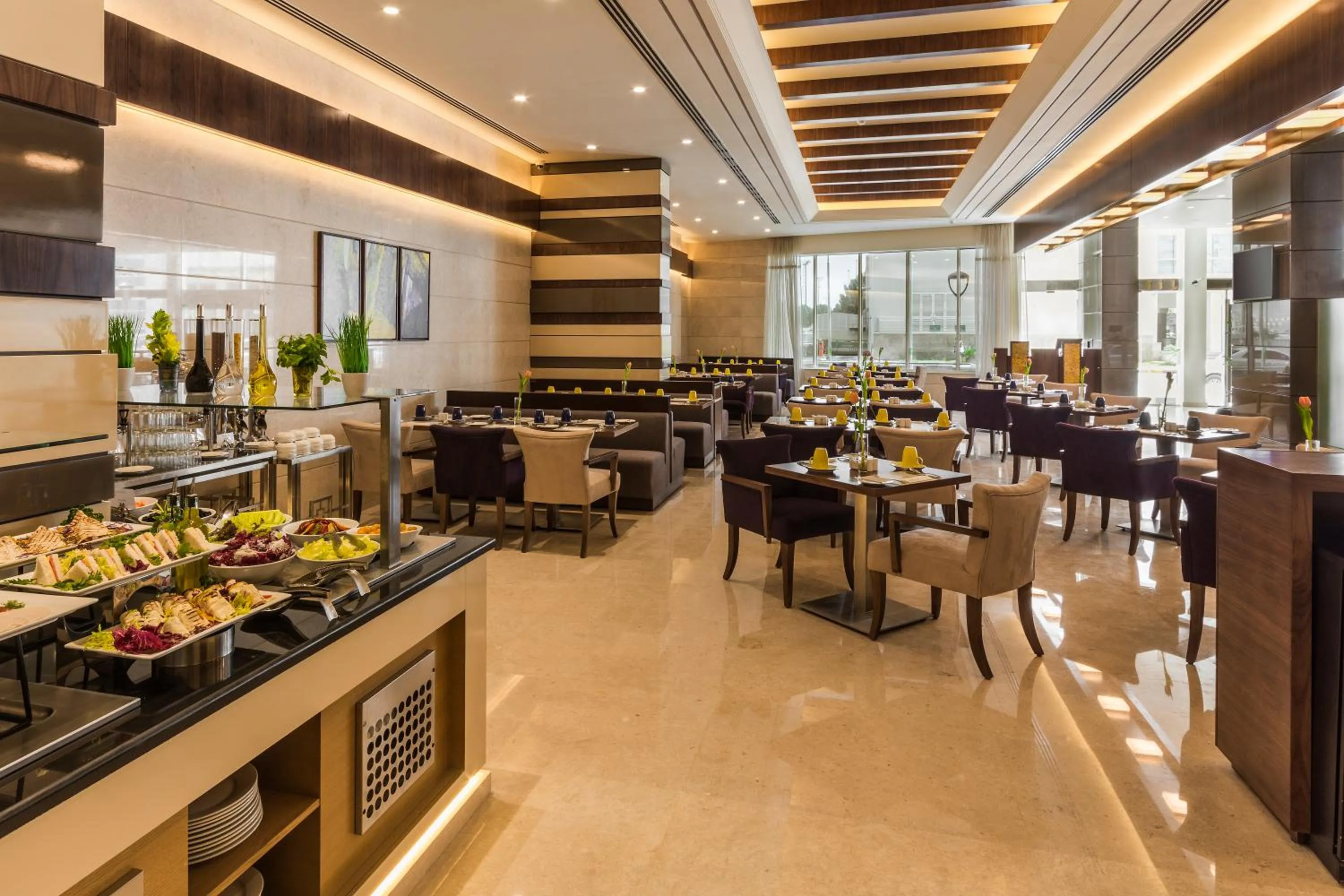 Restaurant/places to eat in Golden Tulip Media Hotel