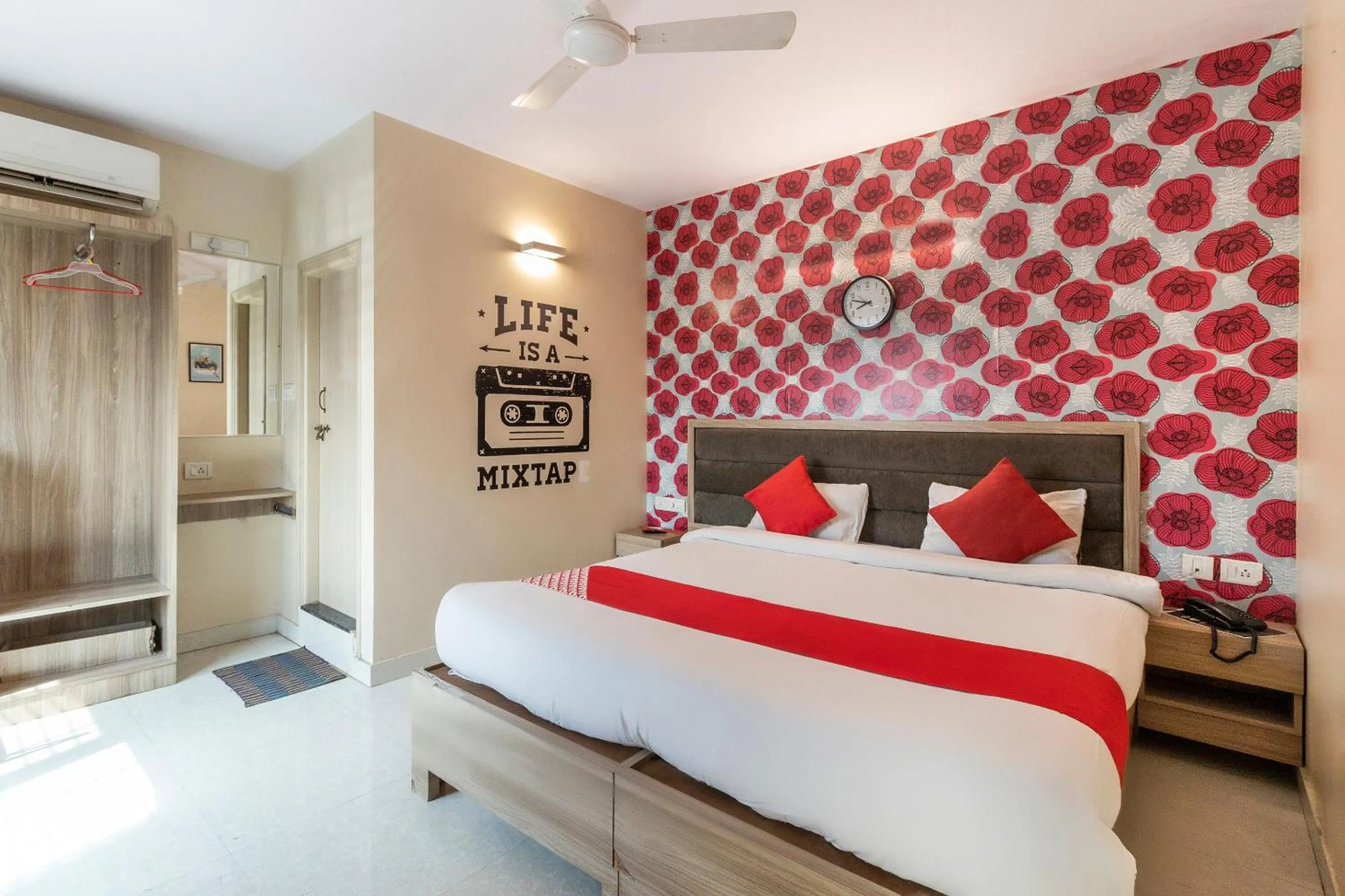 Bedroom, Bed in OYO 9605 Hotel Golden Inn