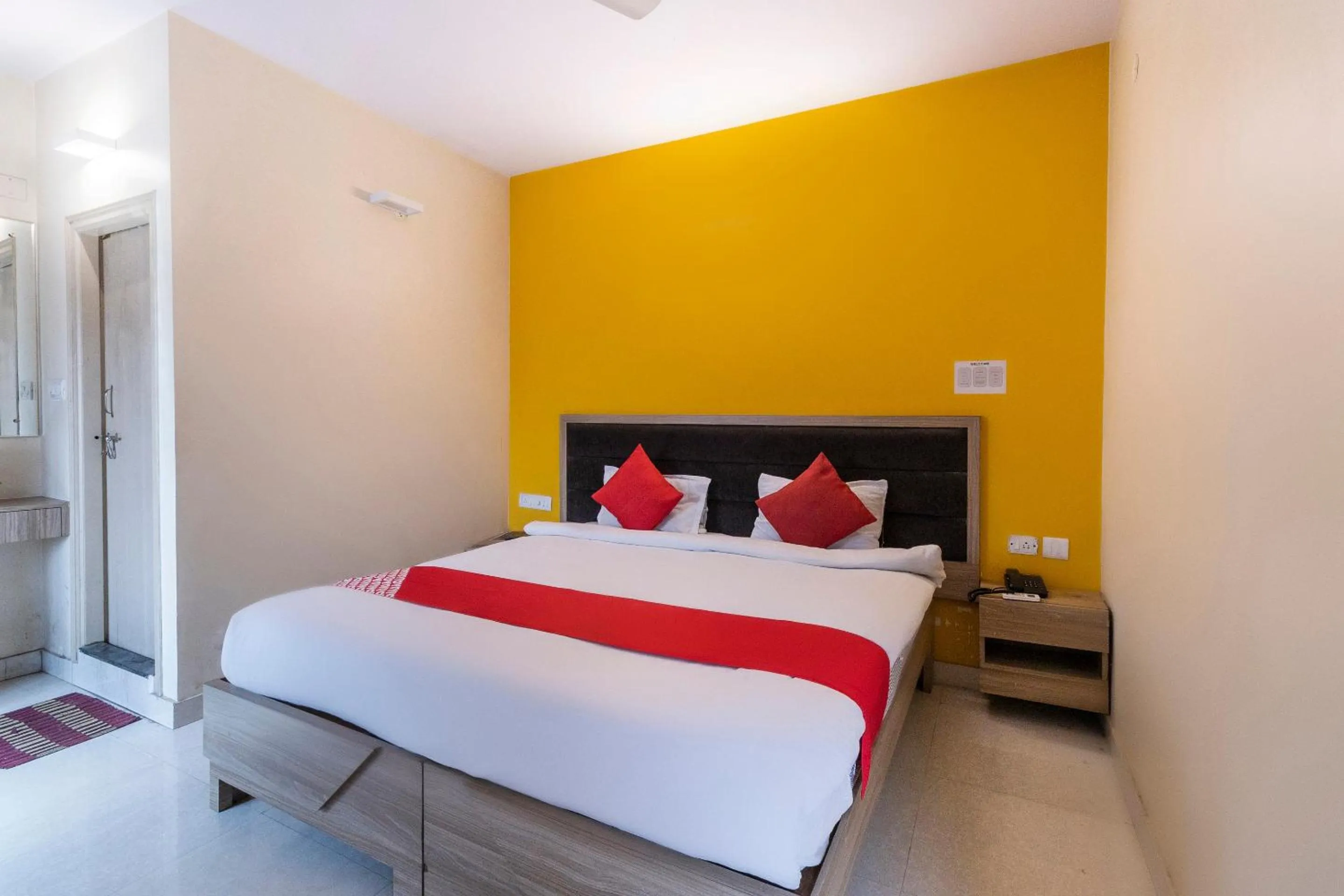 Bedroom, Bed in OYO 9605 Hotel Golden Inn