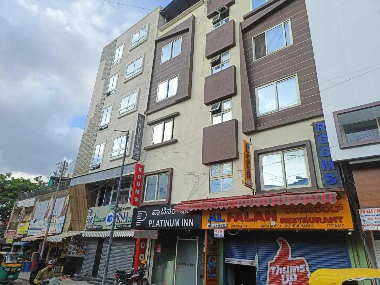 Facade/entrance in Hotel O Platinum Inn