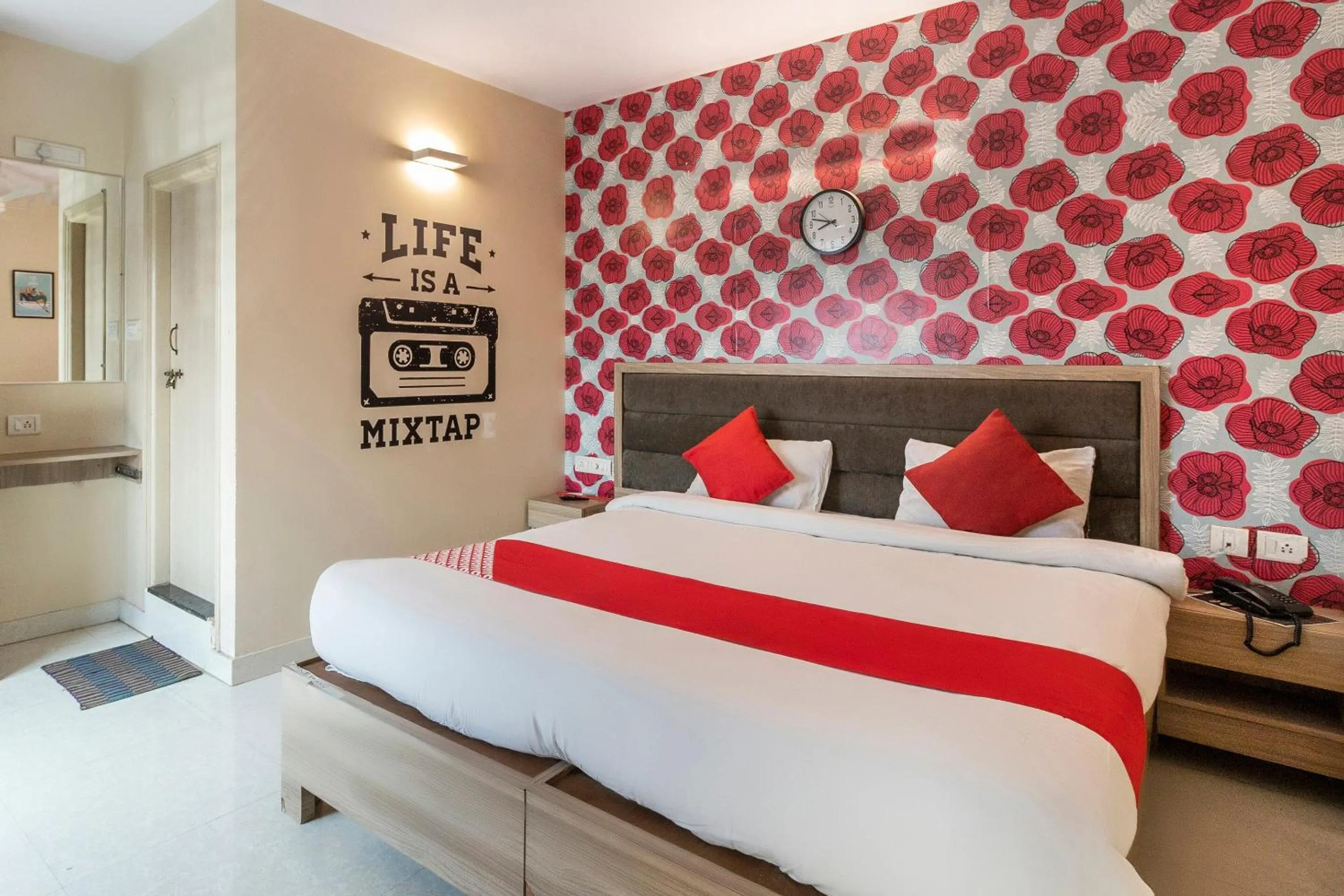 Bedroom, Bed in Hotel O Platinum Inn