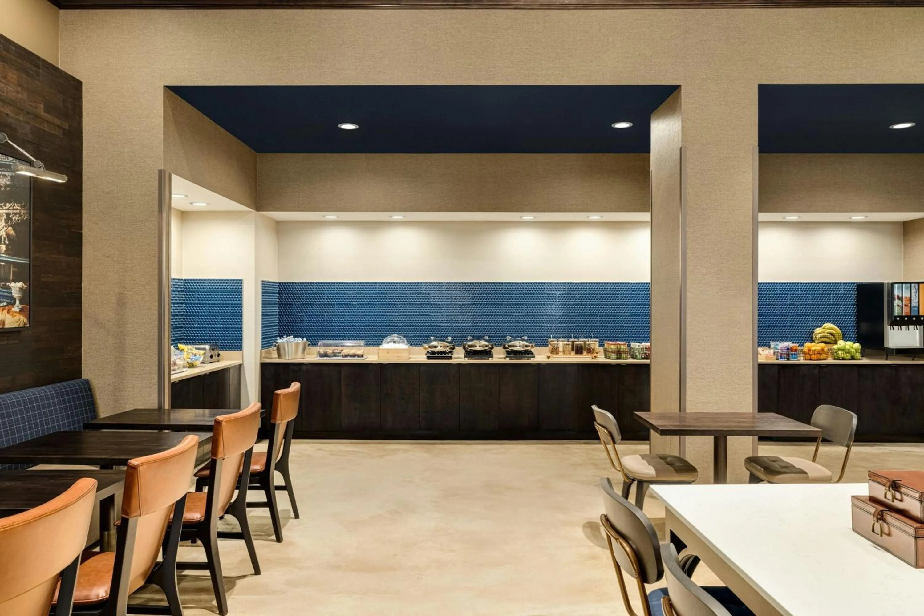 Breakfast in Fairfield Inn & Suites by Marriott New Orleans Downtown/French Quarter Area