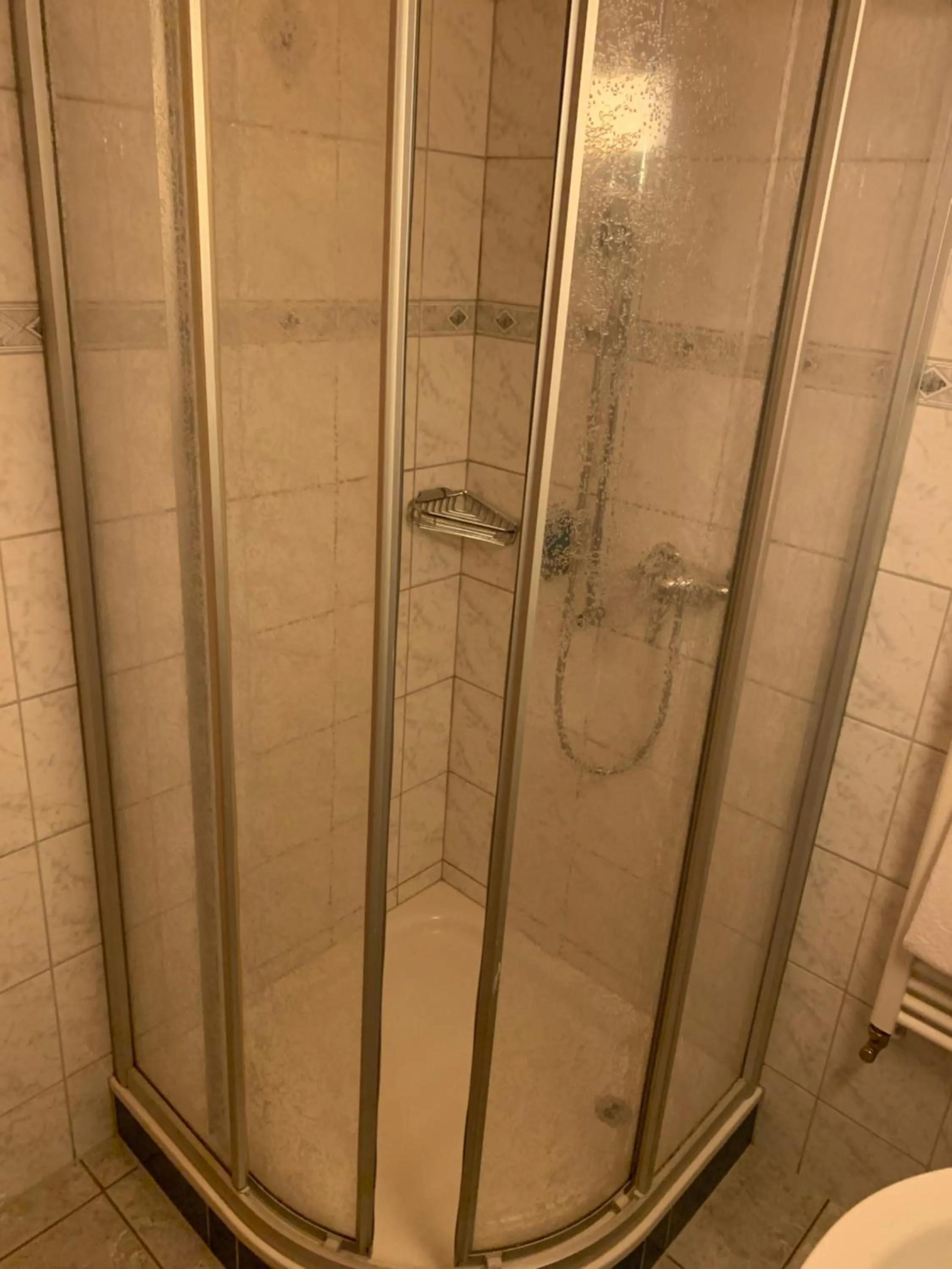 Shower in Hotel Hof und Post