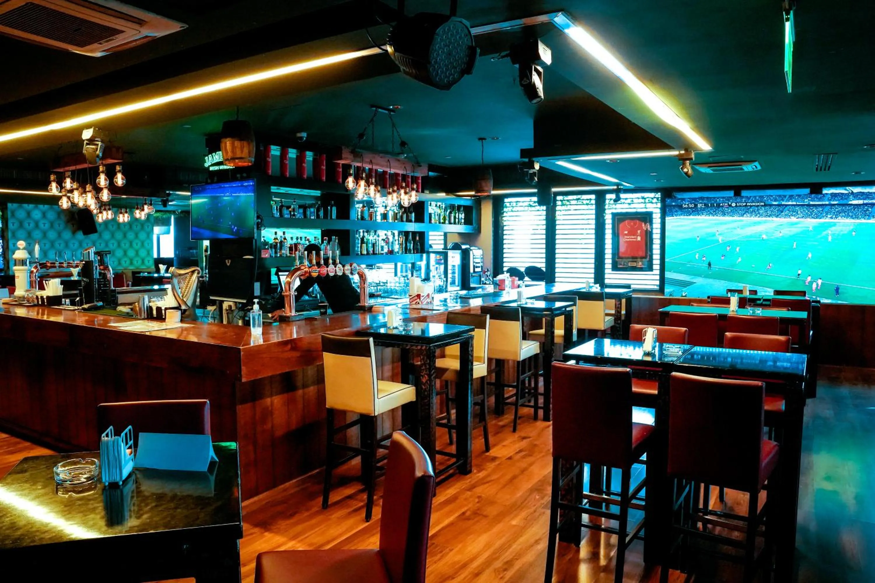 Restaurant/places to eat in Cristal Hotel Abu Dhabi