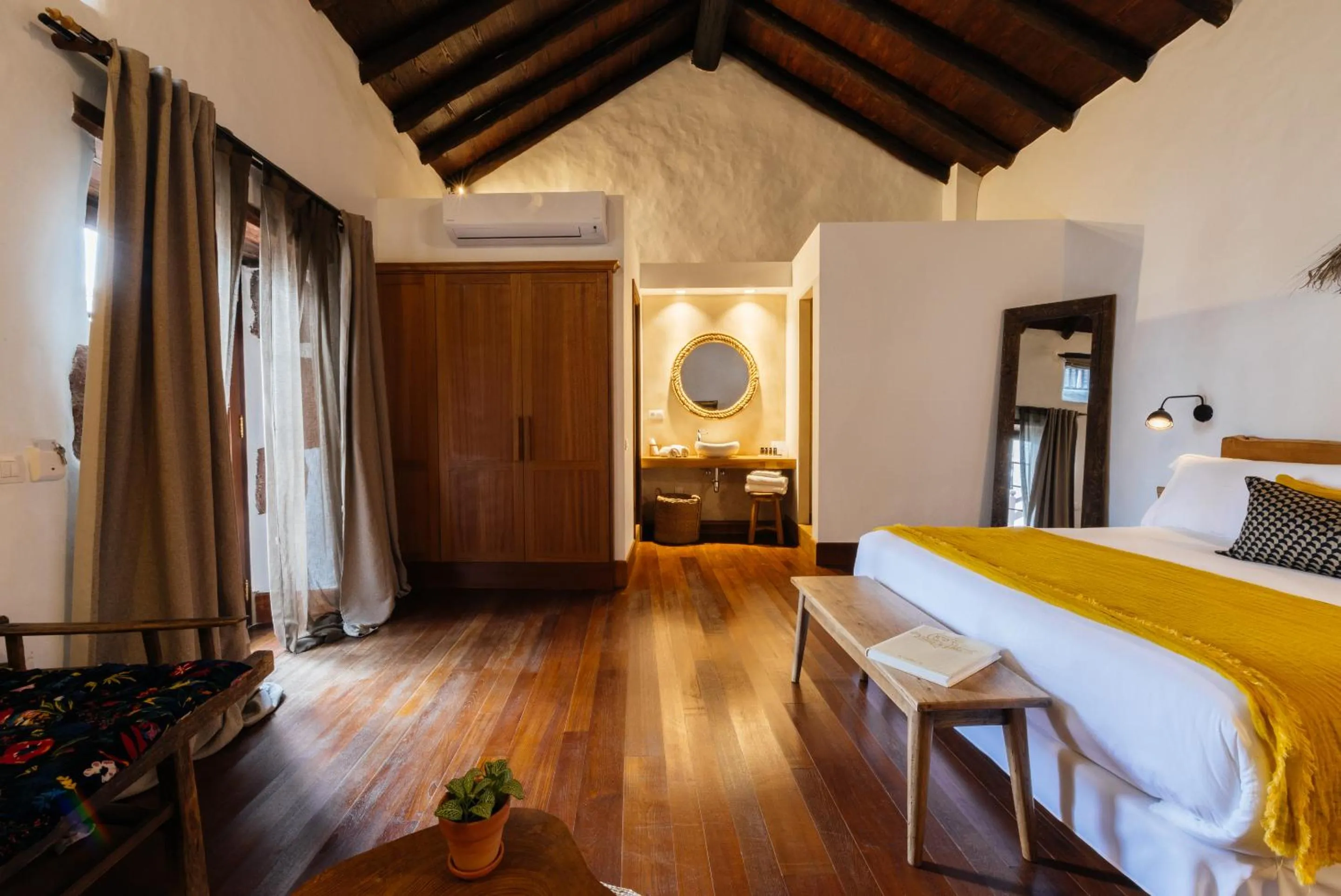 Photo of the whole room, Bed in Hotel Boutique Palacio Ico - Only Adults