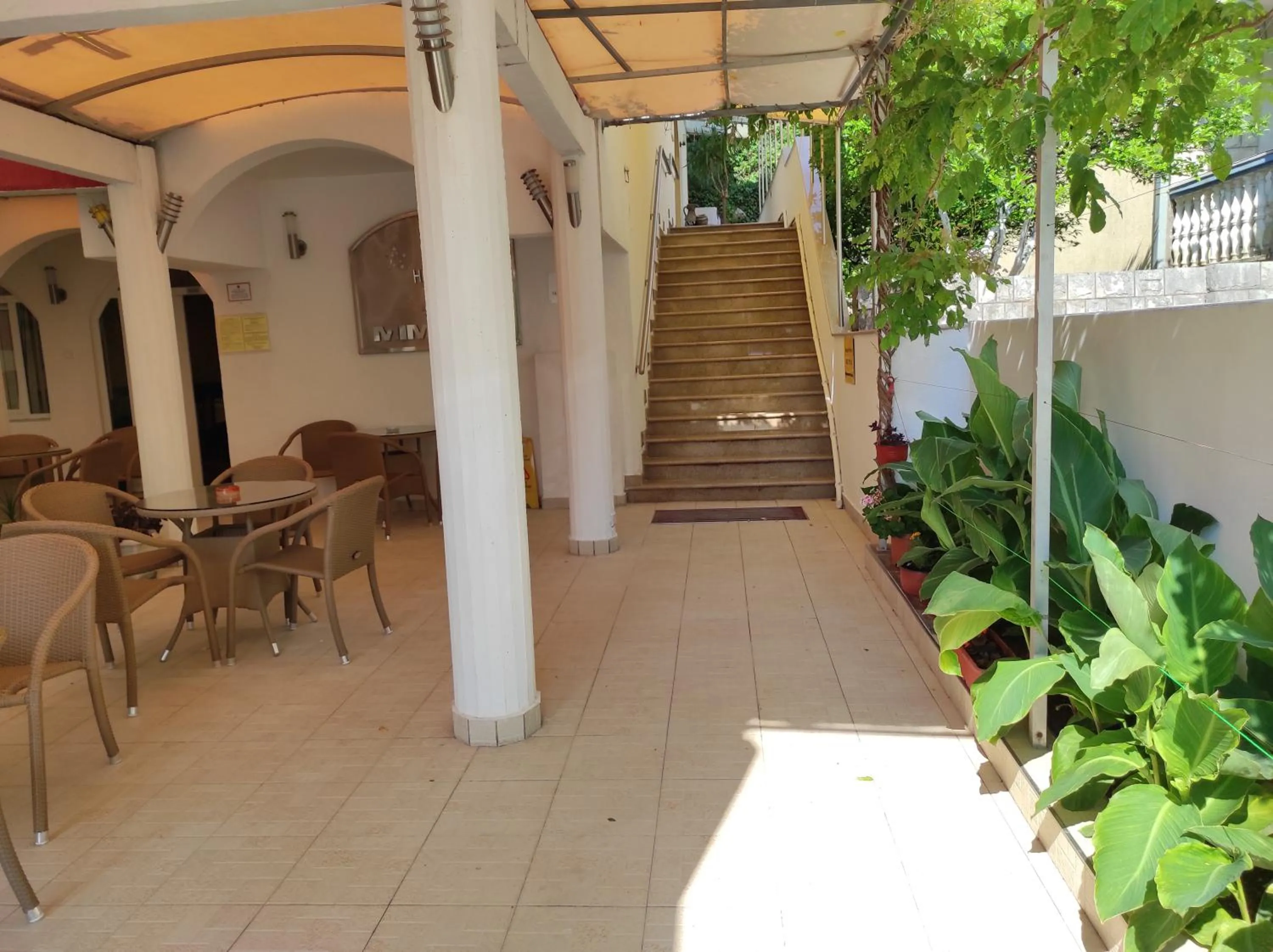 Inner courtyard view in Hotel Mimoza