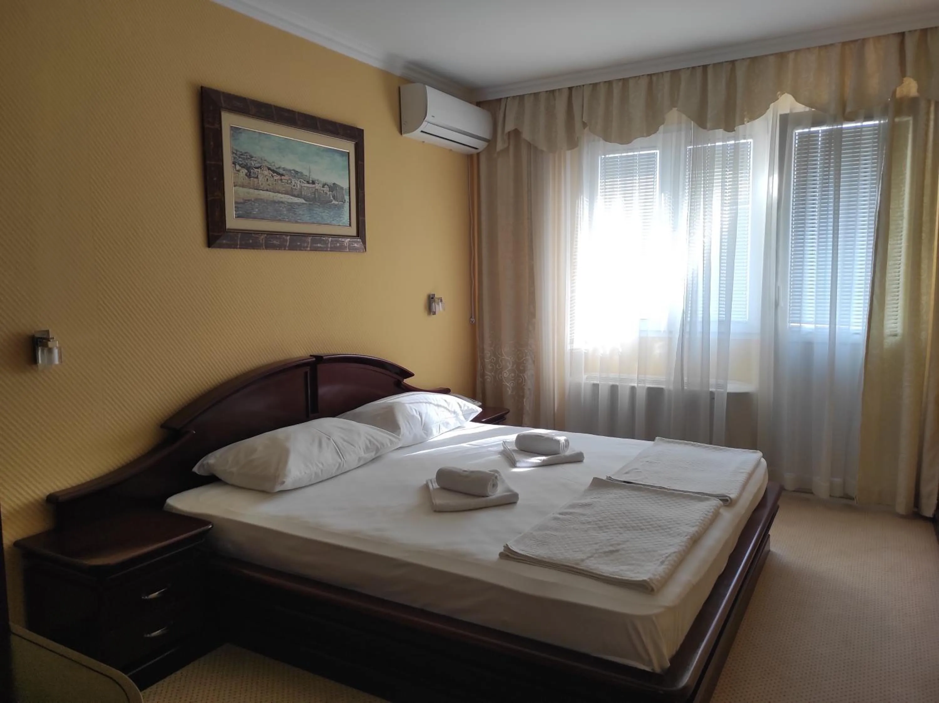 Bed in Hotel Mimoza