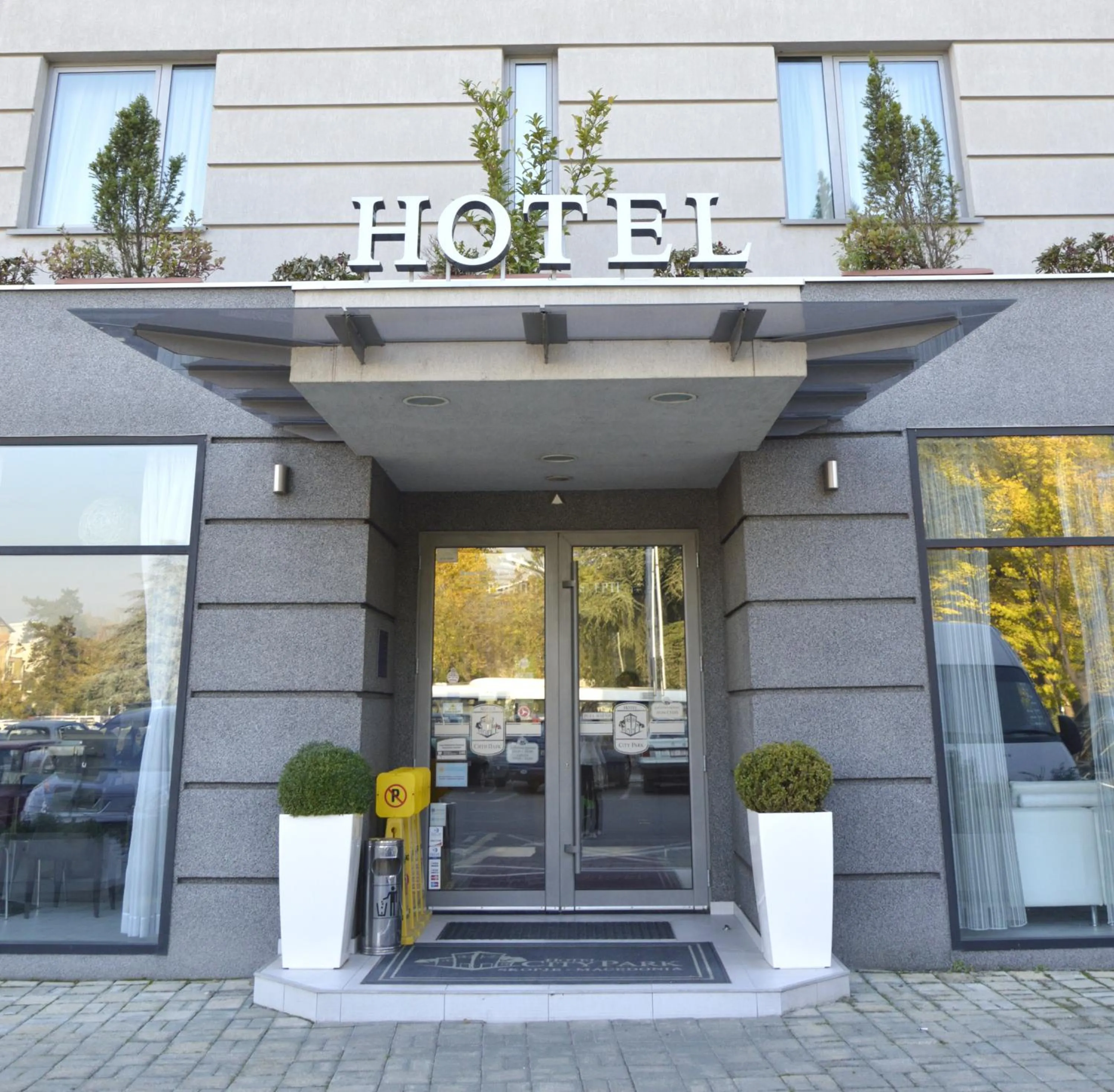 Facade/entrance in City Park Hotel