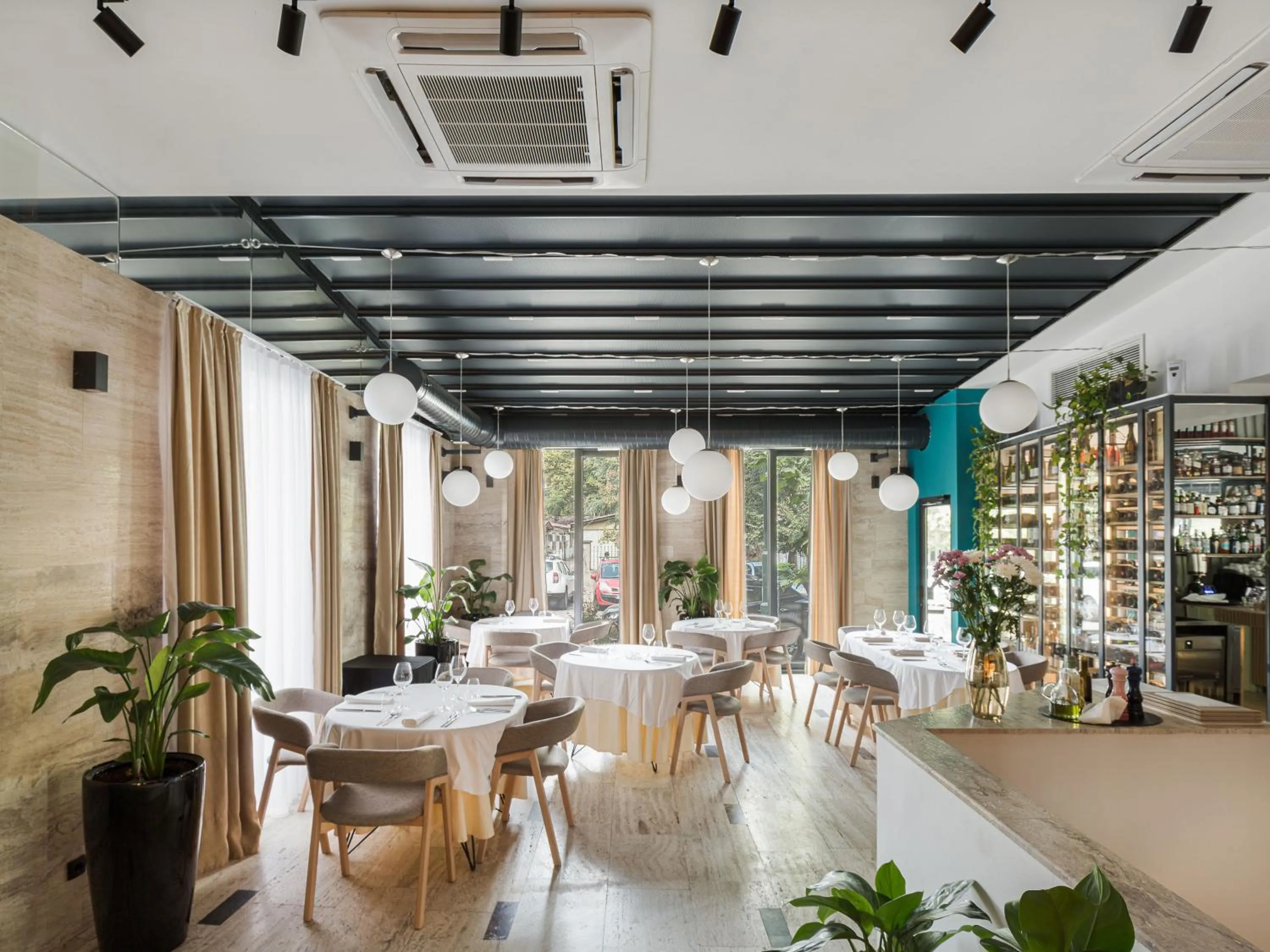 Restaurant/places to eat in City Park Hotel