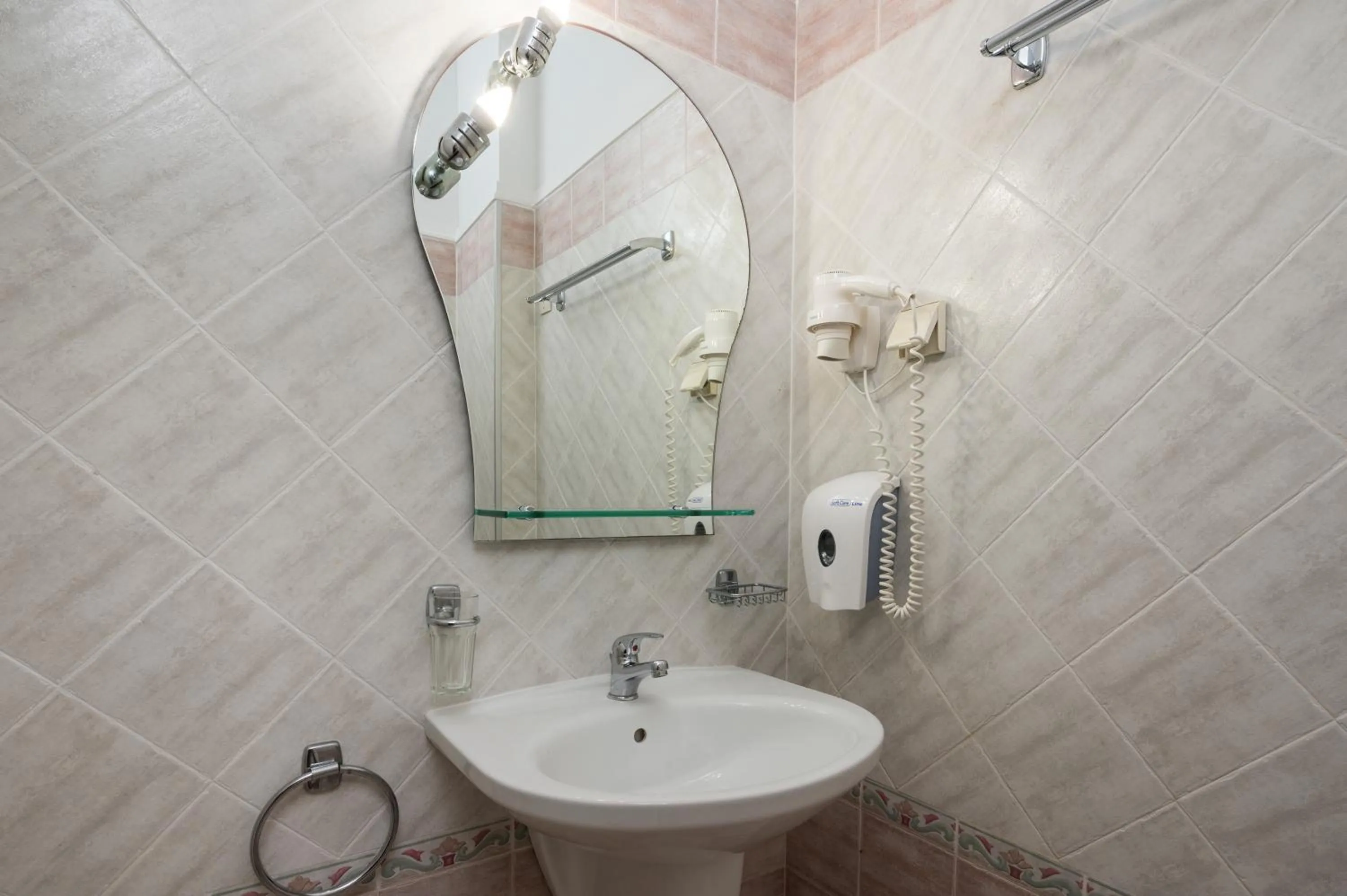 Bathroom in Hotel Caretta Beach