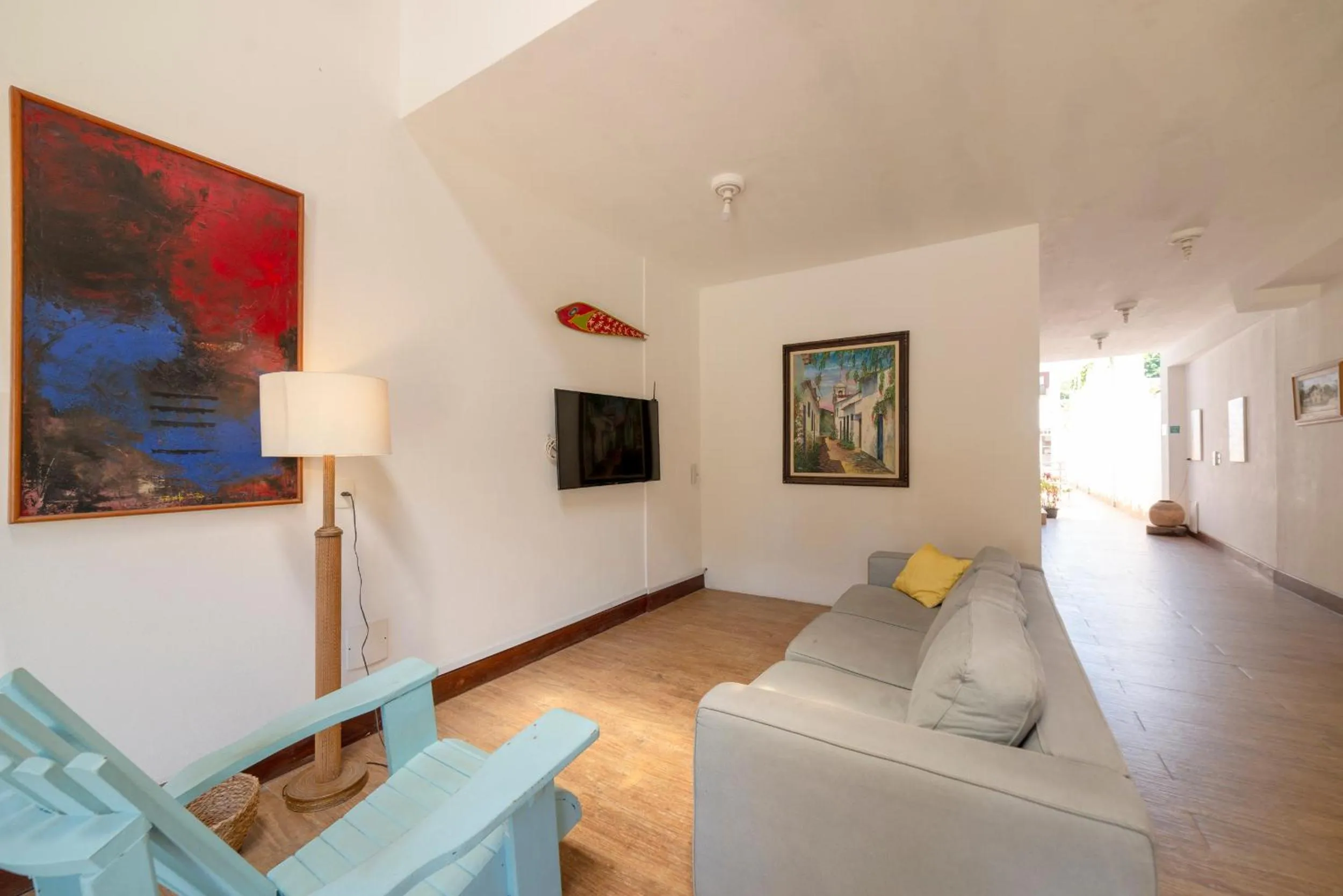 Communal lounge/ TV room in Pousada Vila do Porto