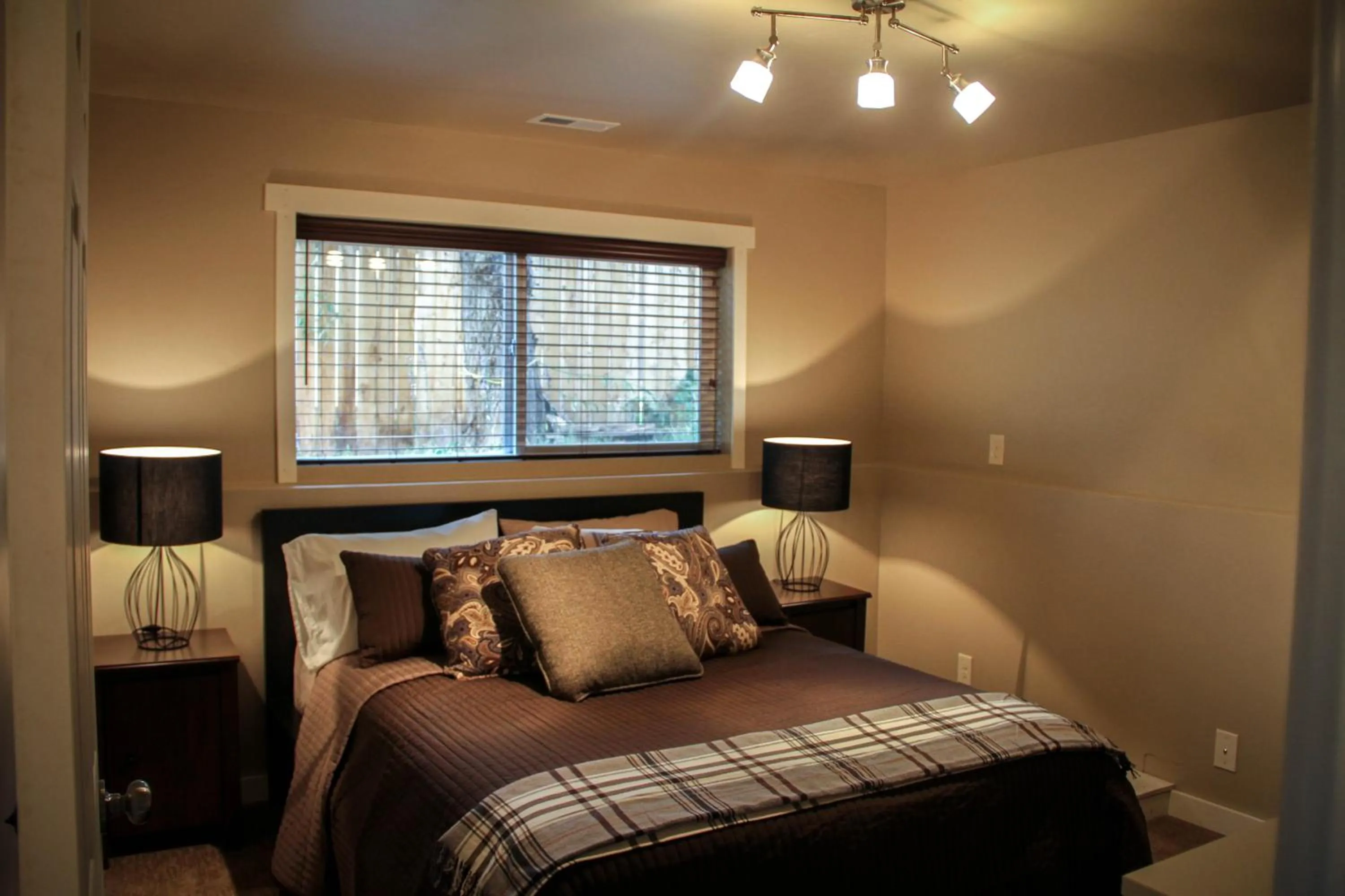 Bed in The 8th Street Retreat