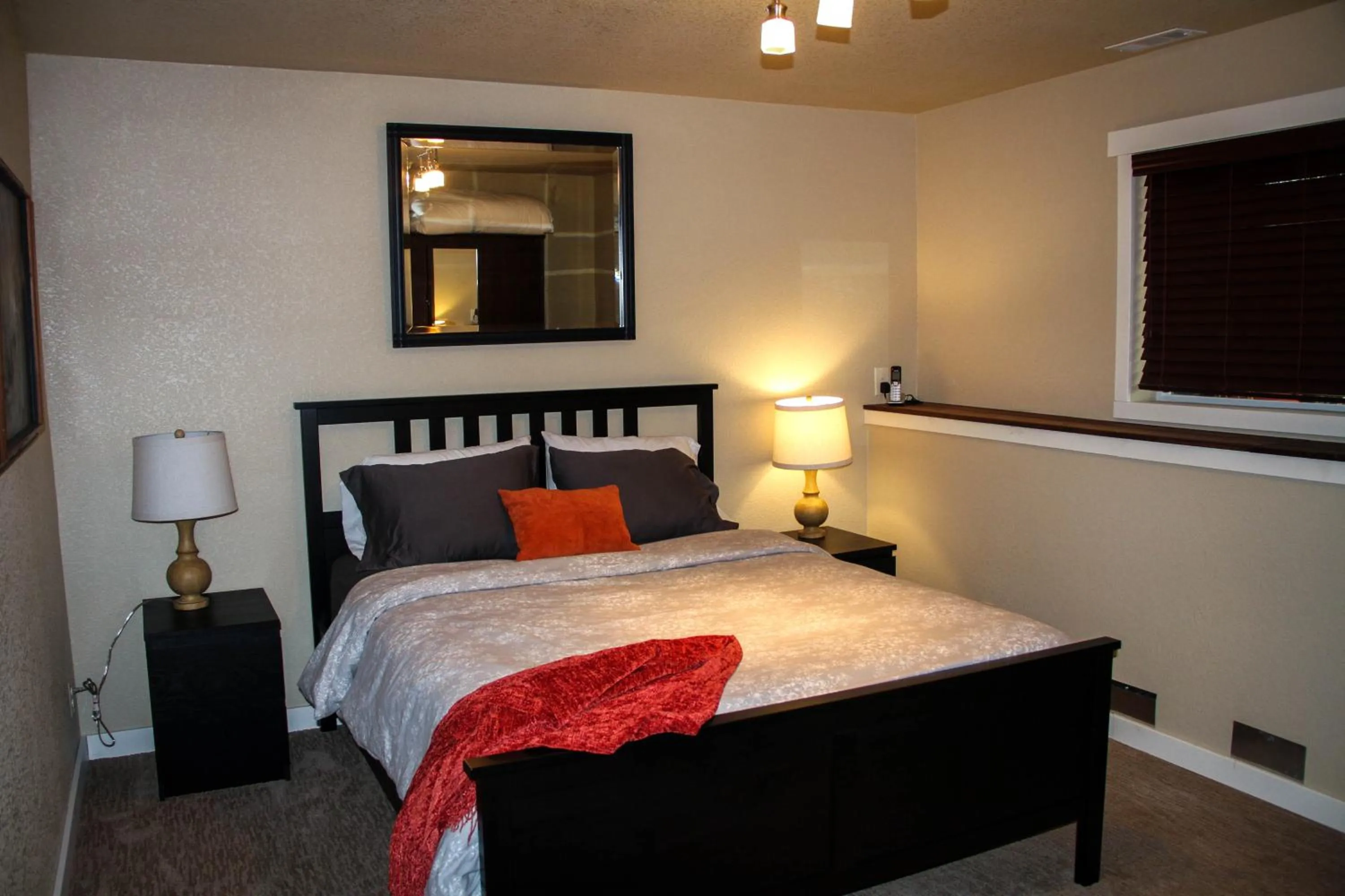 Bed in The 8th Street Retreat