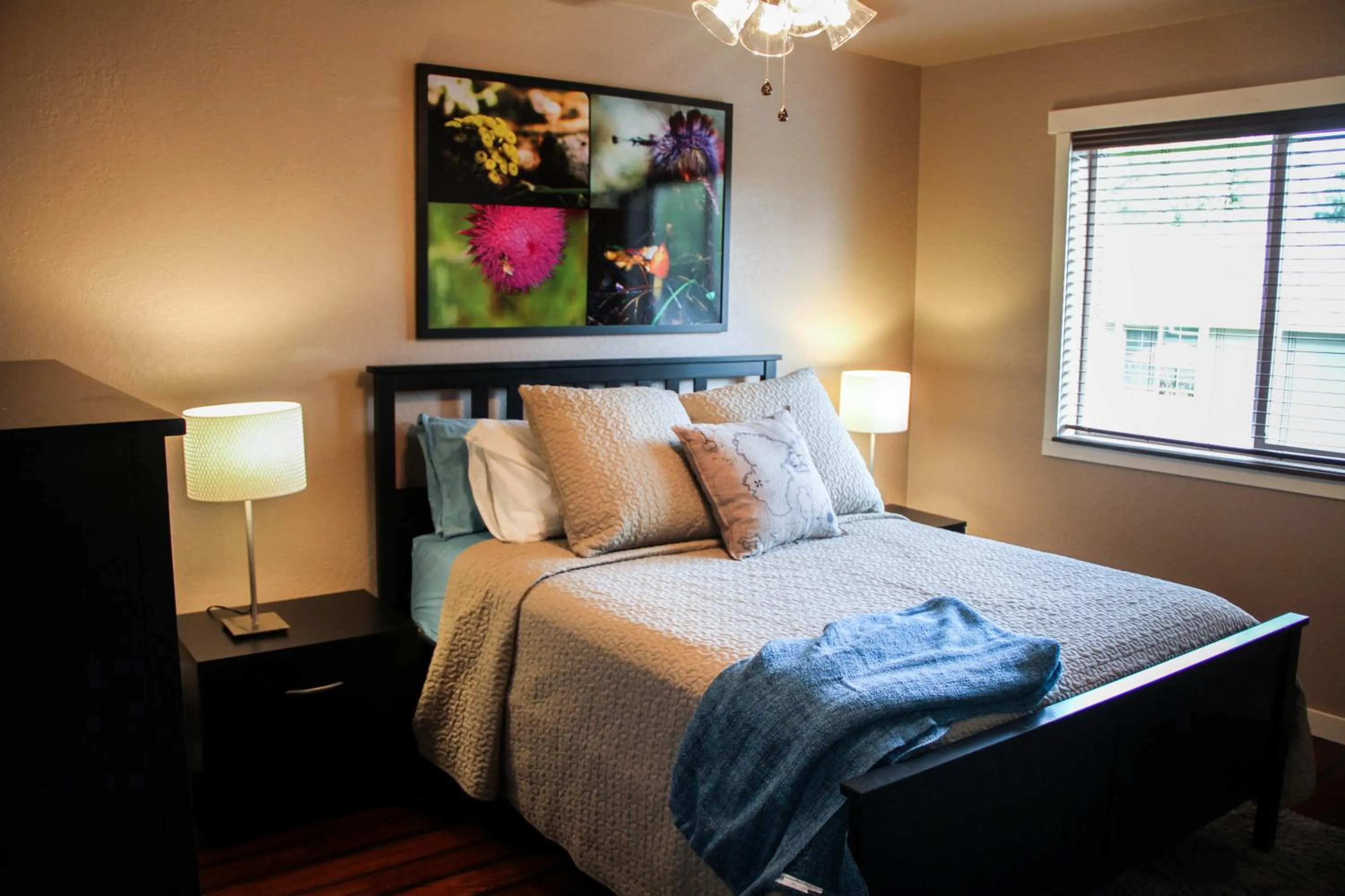 Bed in The 8th Street Retreat