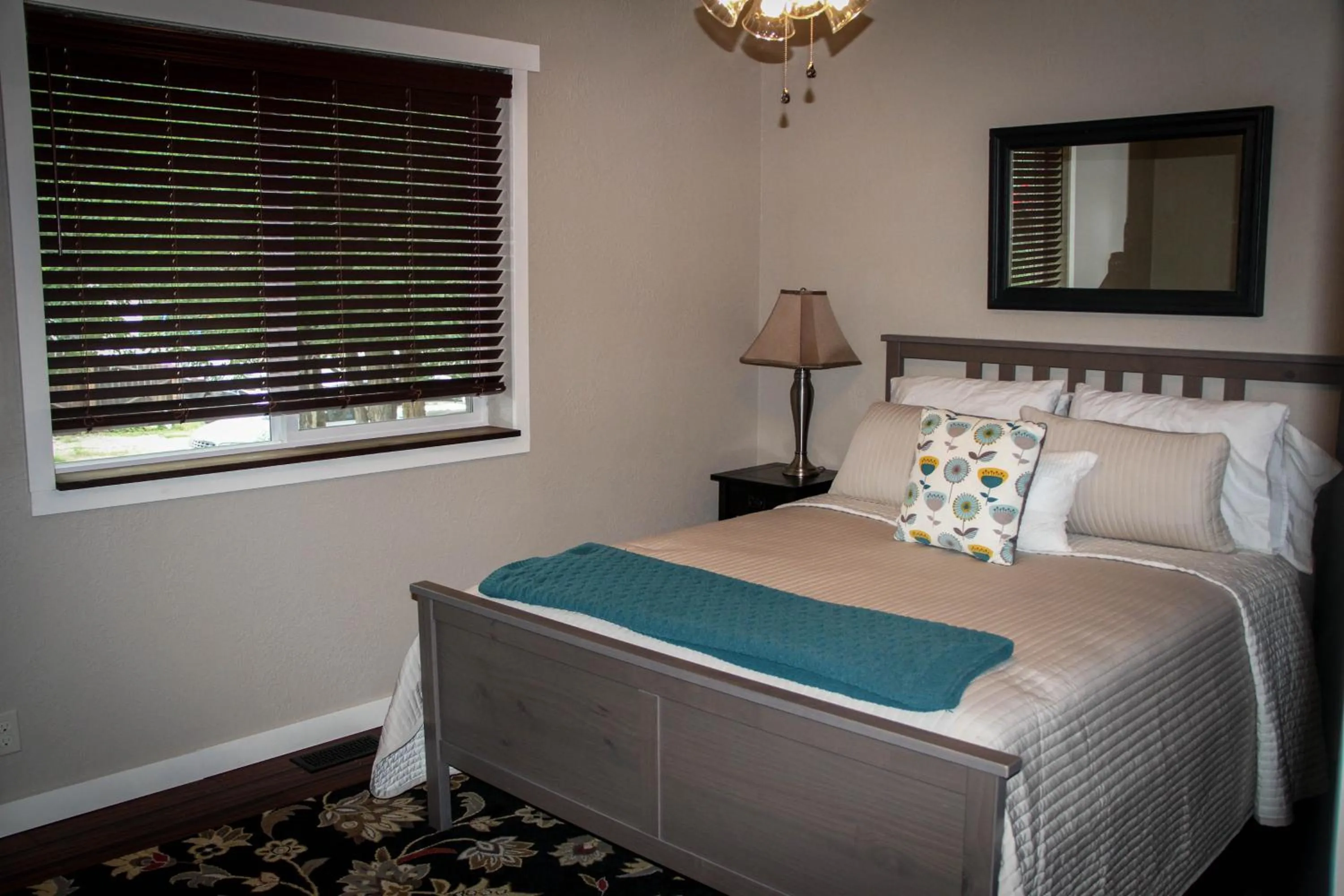 Bed in The 8th Street Retreat