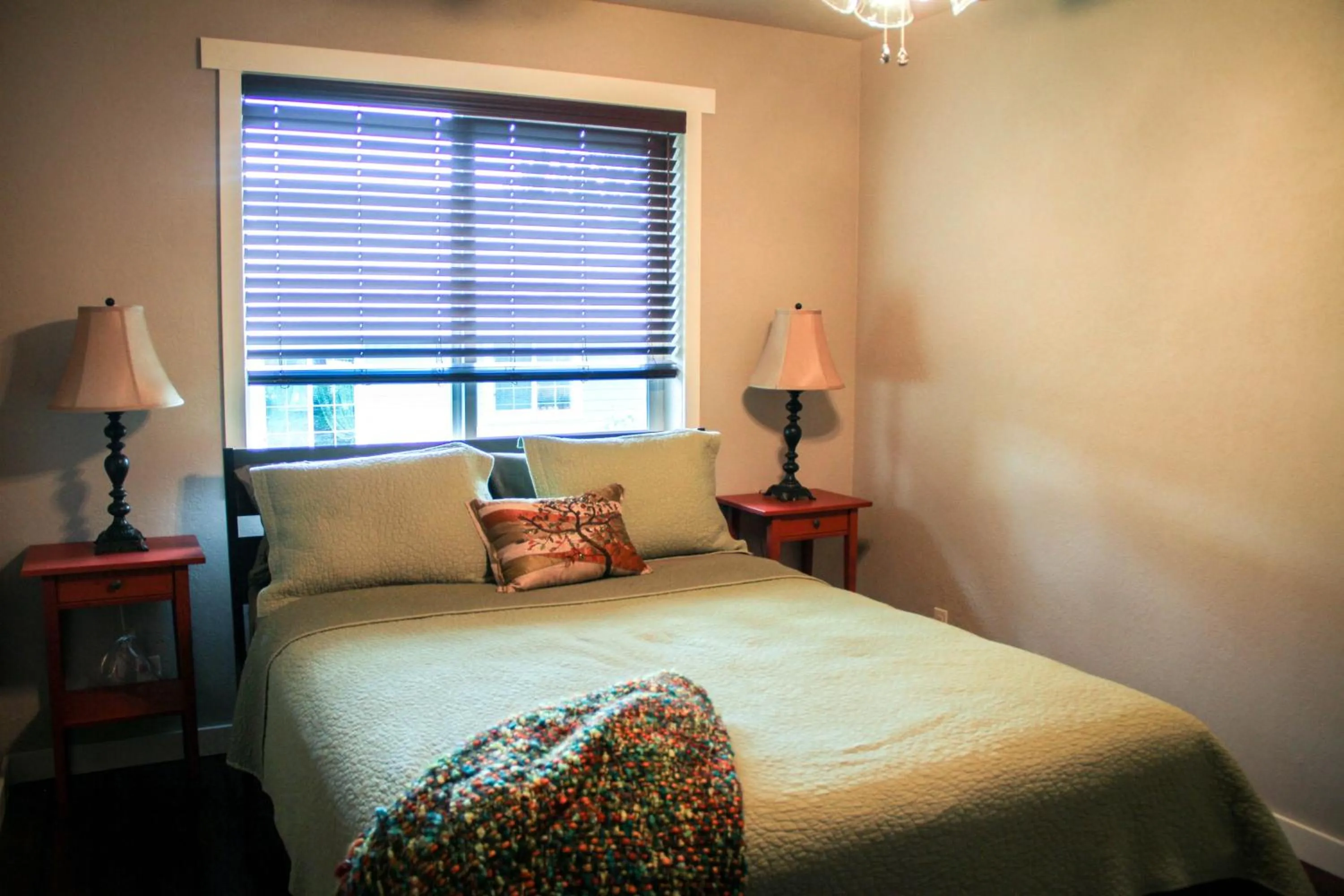 Bed in The 8th Street Retreat