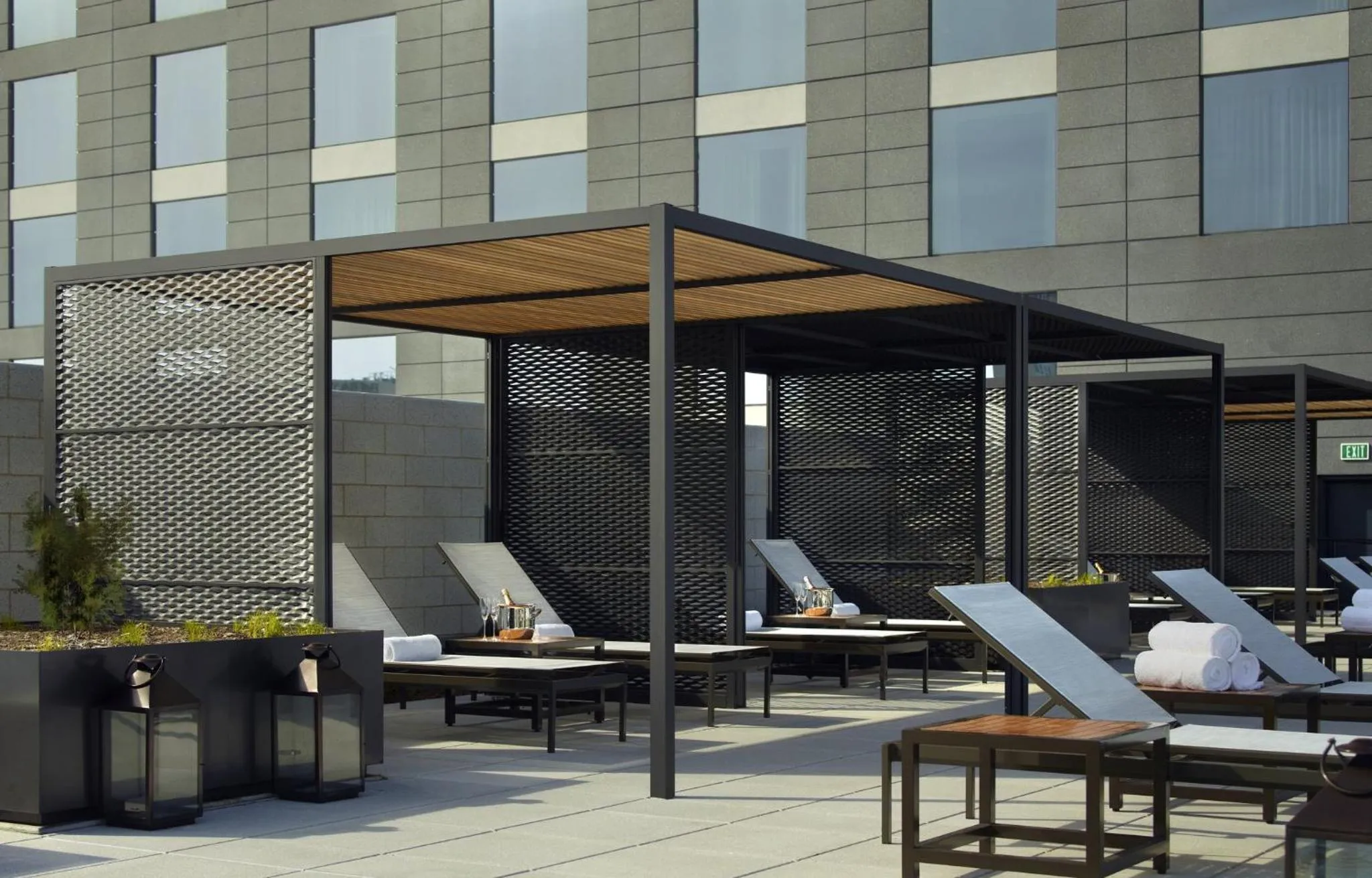 Swimming pool in Omni Louisville Hotel